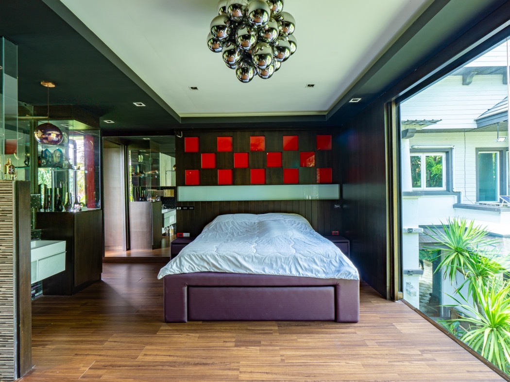 ขายบ้านเดี่ยว 2 ชั้น 3 อาคารบนพื้นที่เดียวกัน บ้านพัฒนาการ ถนนพัฒนาการ 30 หลังบ้านติดคลอง