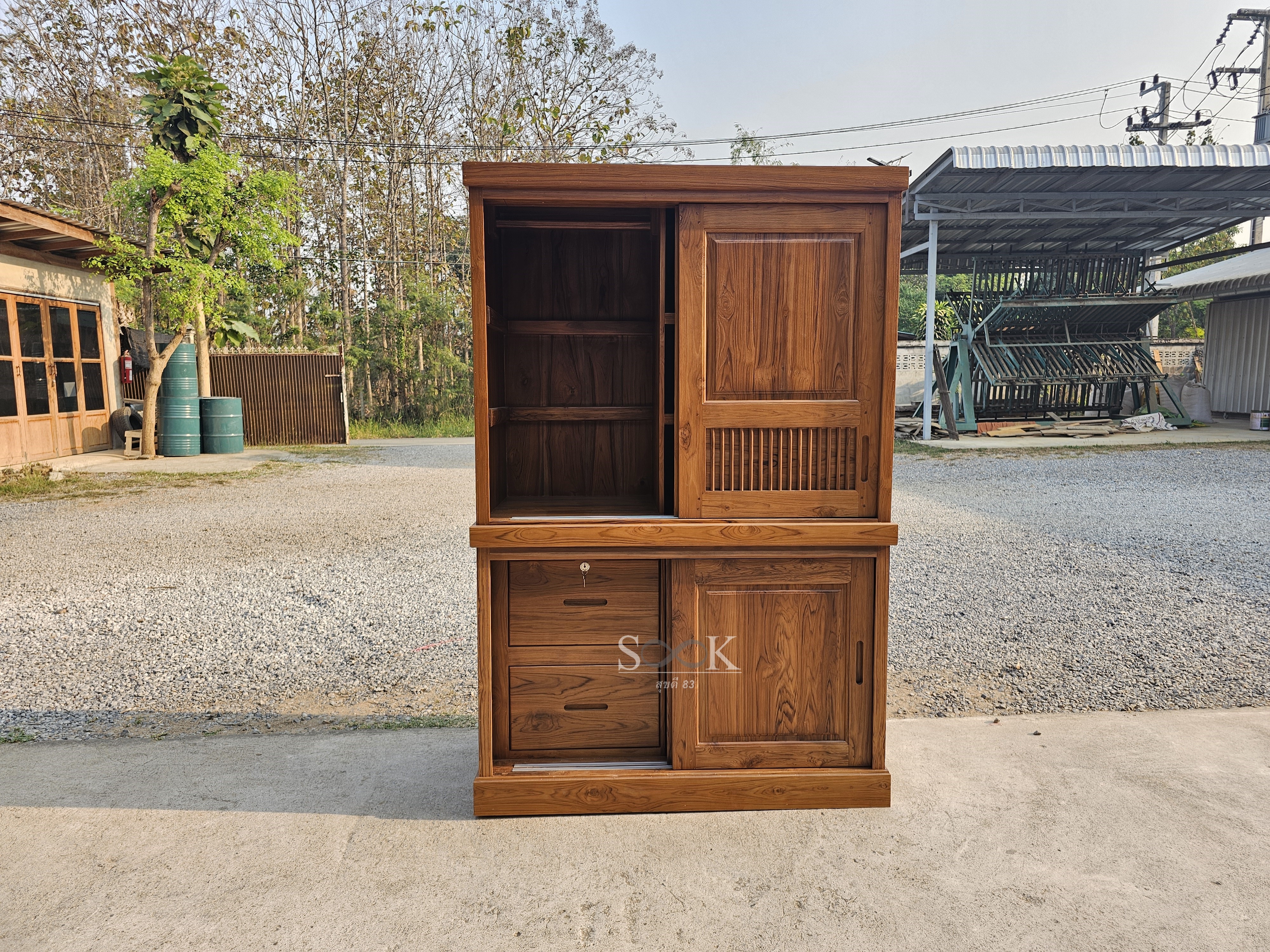 ตู้เสื้อผ้าบานสไลด์แยกท่อนมีชั้นพับผ้า