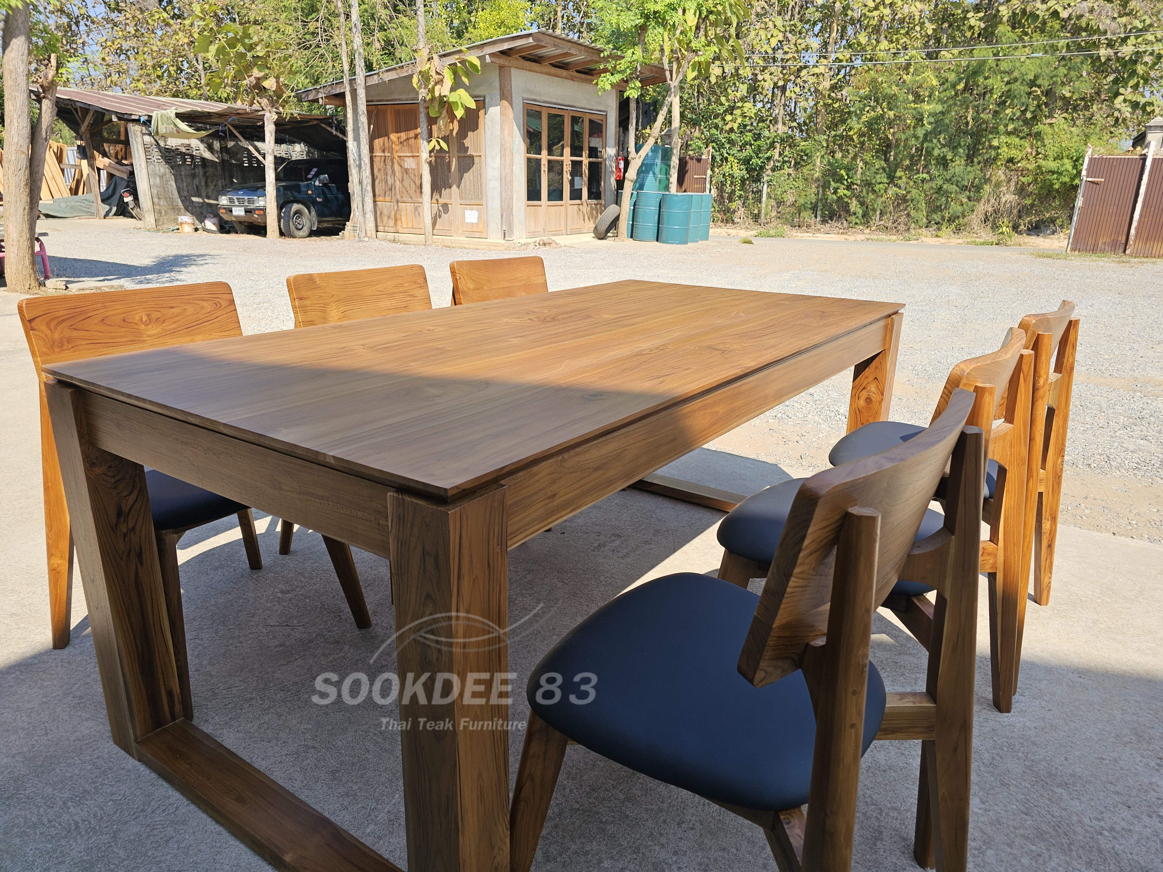 ชุดโต๊ะกินข้าวขายูใหญ่ ท๊อปปากฉลาม เก้าอี้โรบอทขาเหลี่ยมมีเบาะ