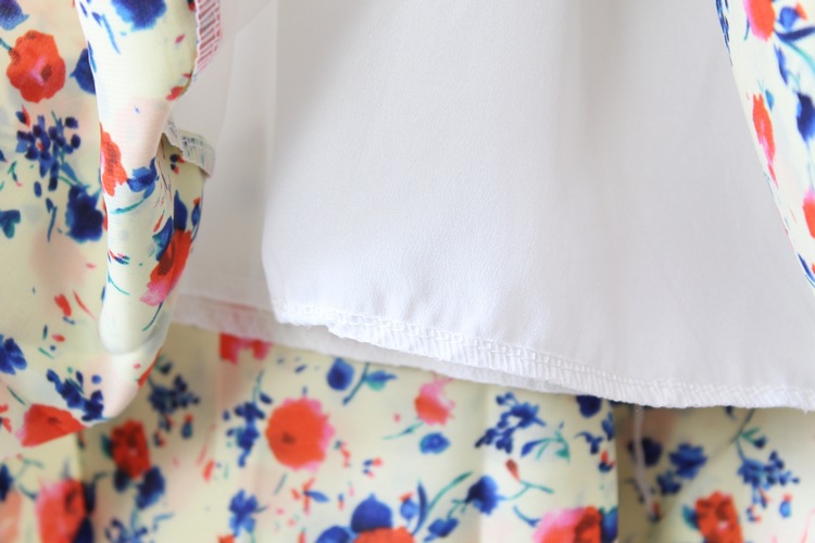 กระโปรงลายดอกไม้สีโทนแดง สลับลายขวางด้วยผ้าไหมแก้วสีขาว ส่งฟรี ems