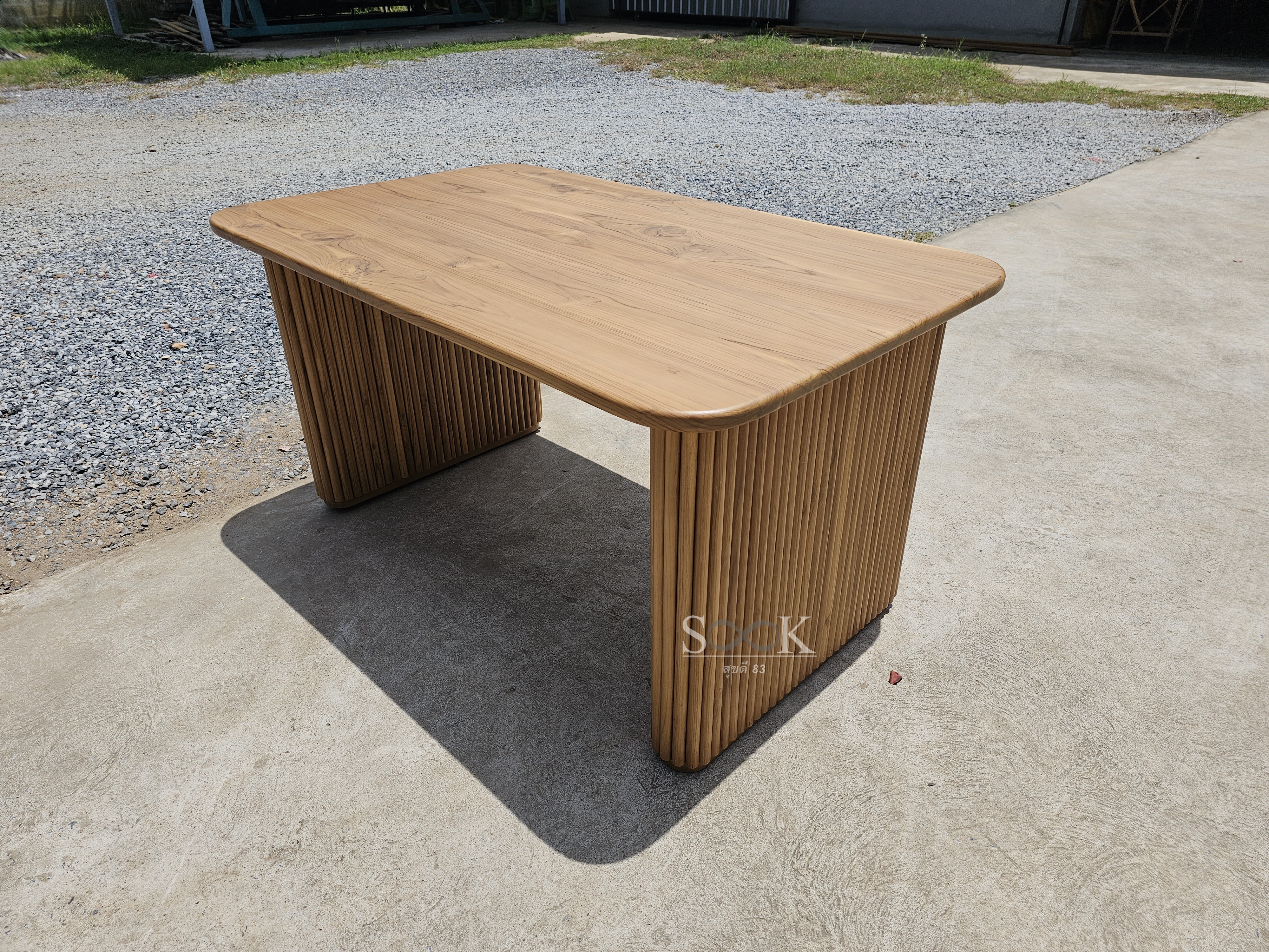 โต๊ะขากล่องประดับซี่กลม (สีสัก)