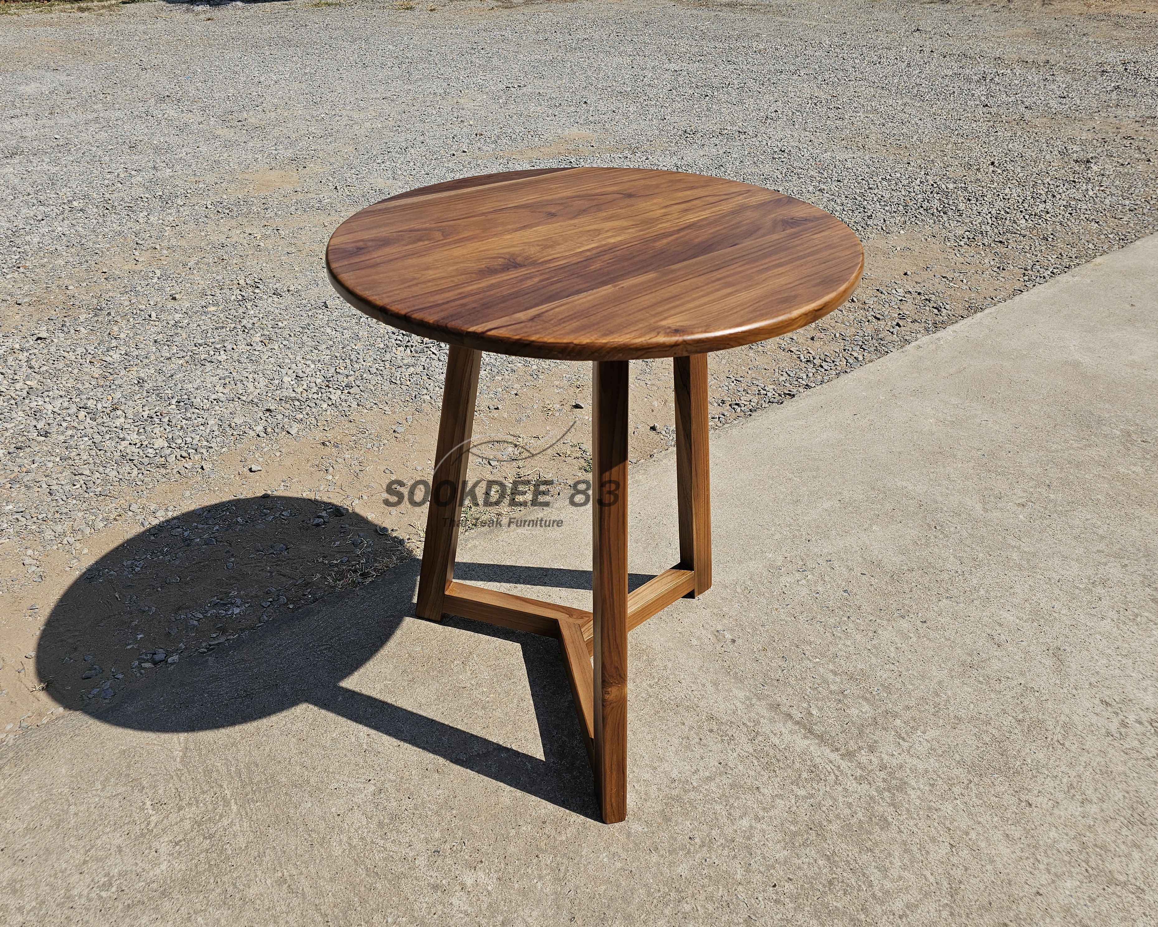 โต๊ะกาแฟมินิมอลกลม 3 ขา