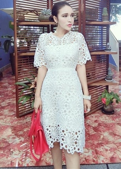 ชุดเดรสผ้าลูกไม้ถักโครเชต์สีขาว ส่งฟรี ems