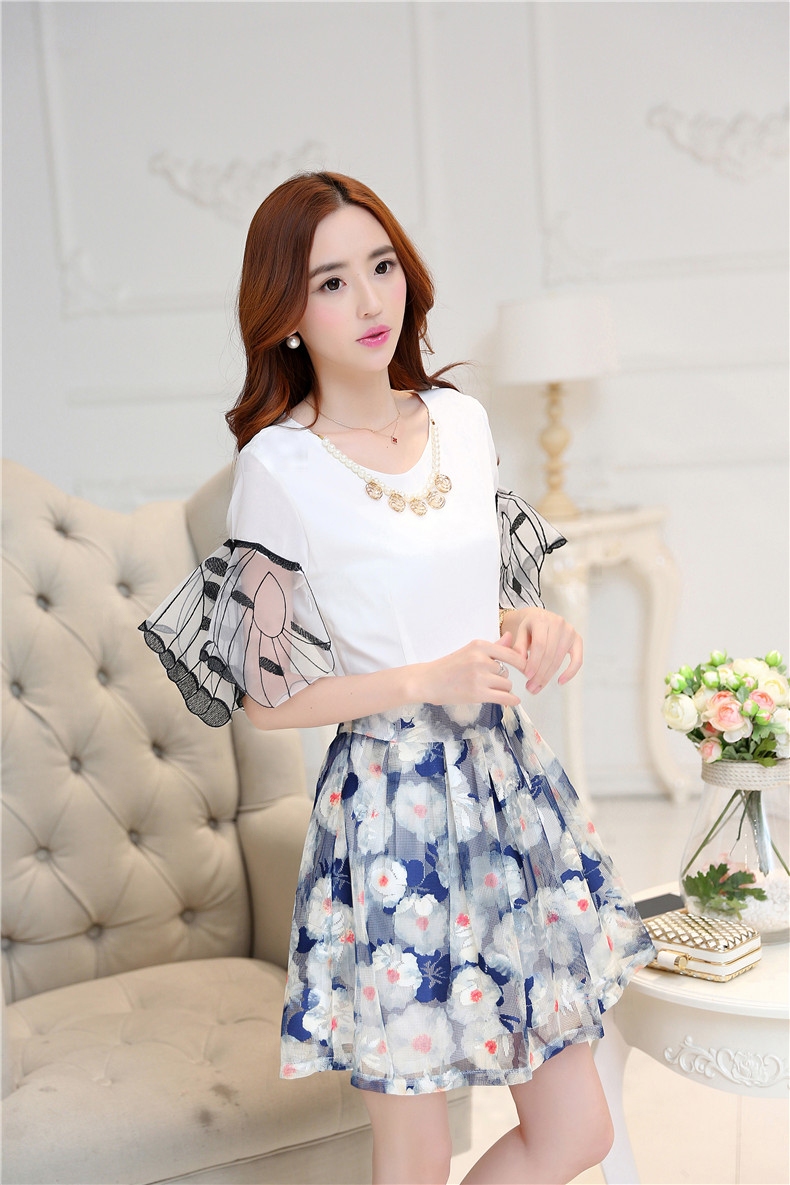 ชุดเดรสตัวเสื้อผ้าชีฟองเนื้อดีสีขาว แขนเสื้อเก๋เป็นปีกผีเสื้อ ส่งฟรี ems