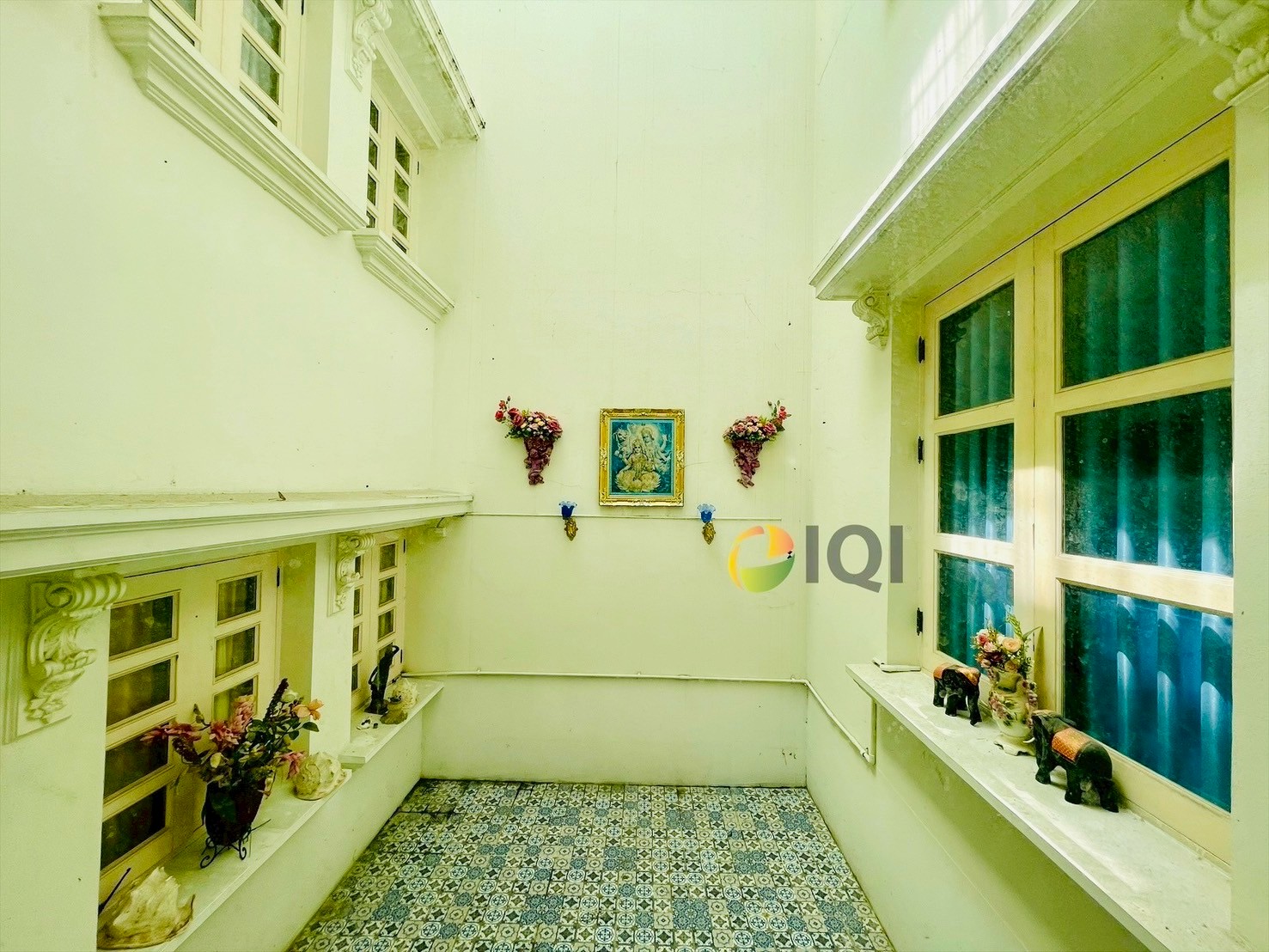 ขายทาวน์เฮ้าส์ 5 ชั้น ทรงโรมัน ถนนวิภาวดี ซอย 2 ทางเข้าหลักของมหาวิทยาลัยหอการค้าไทย