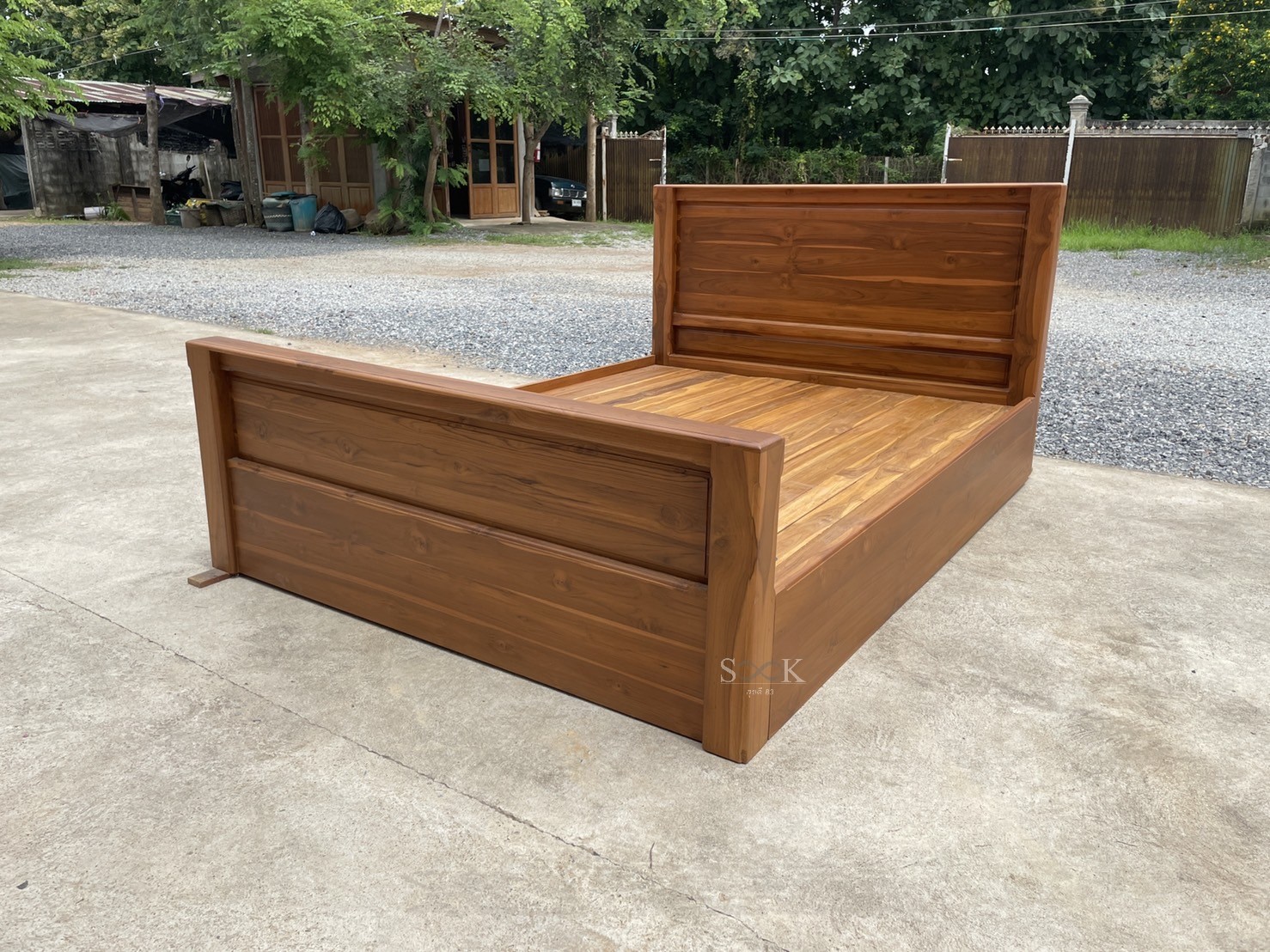 เตียงหัวทึบพื้นทึบ