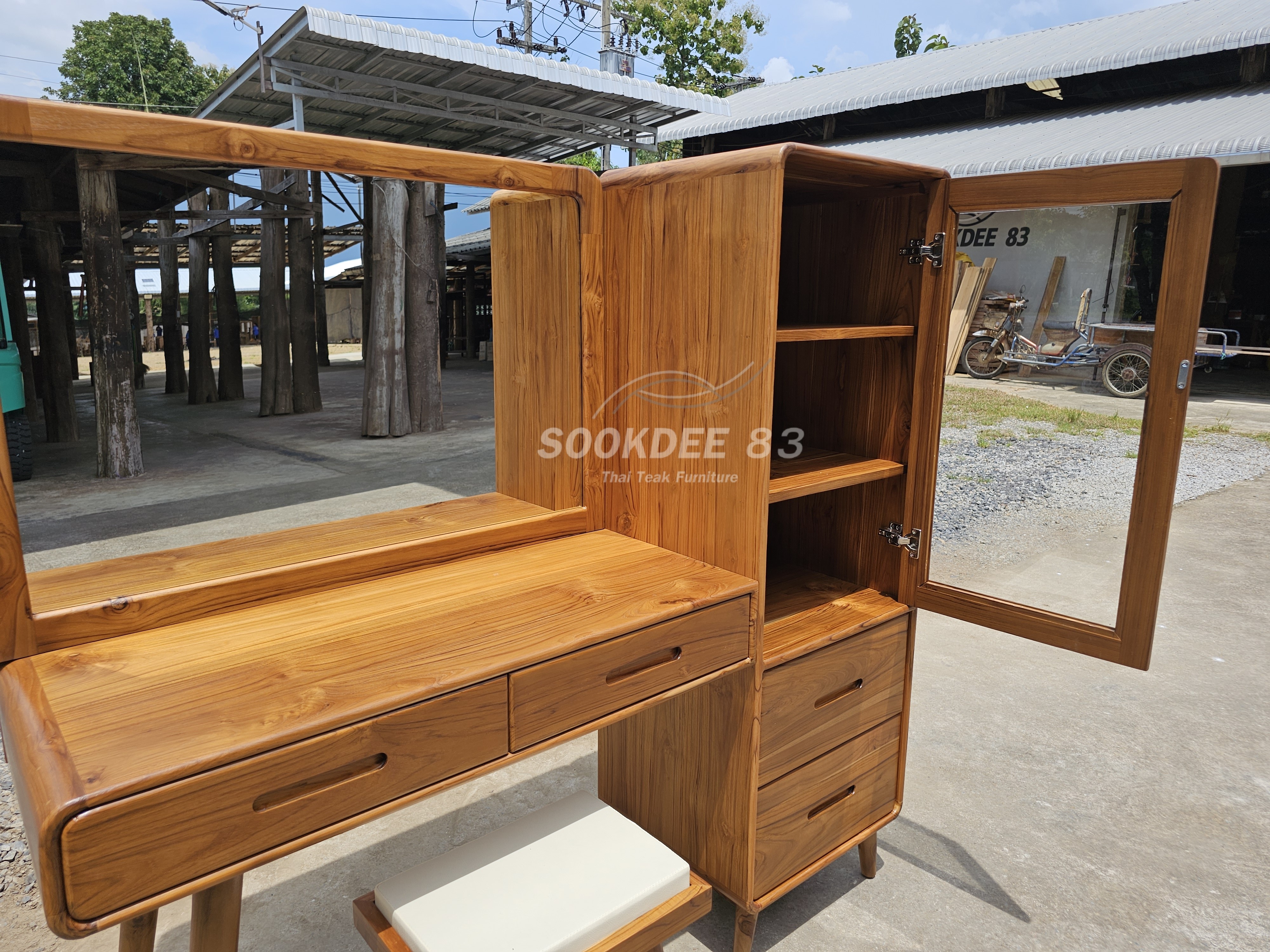 โต๊ะเครื่องแป้งมินิมอลผสมตู้กระจก