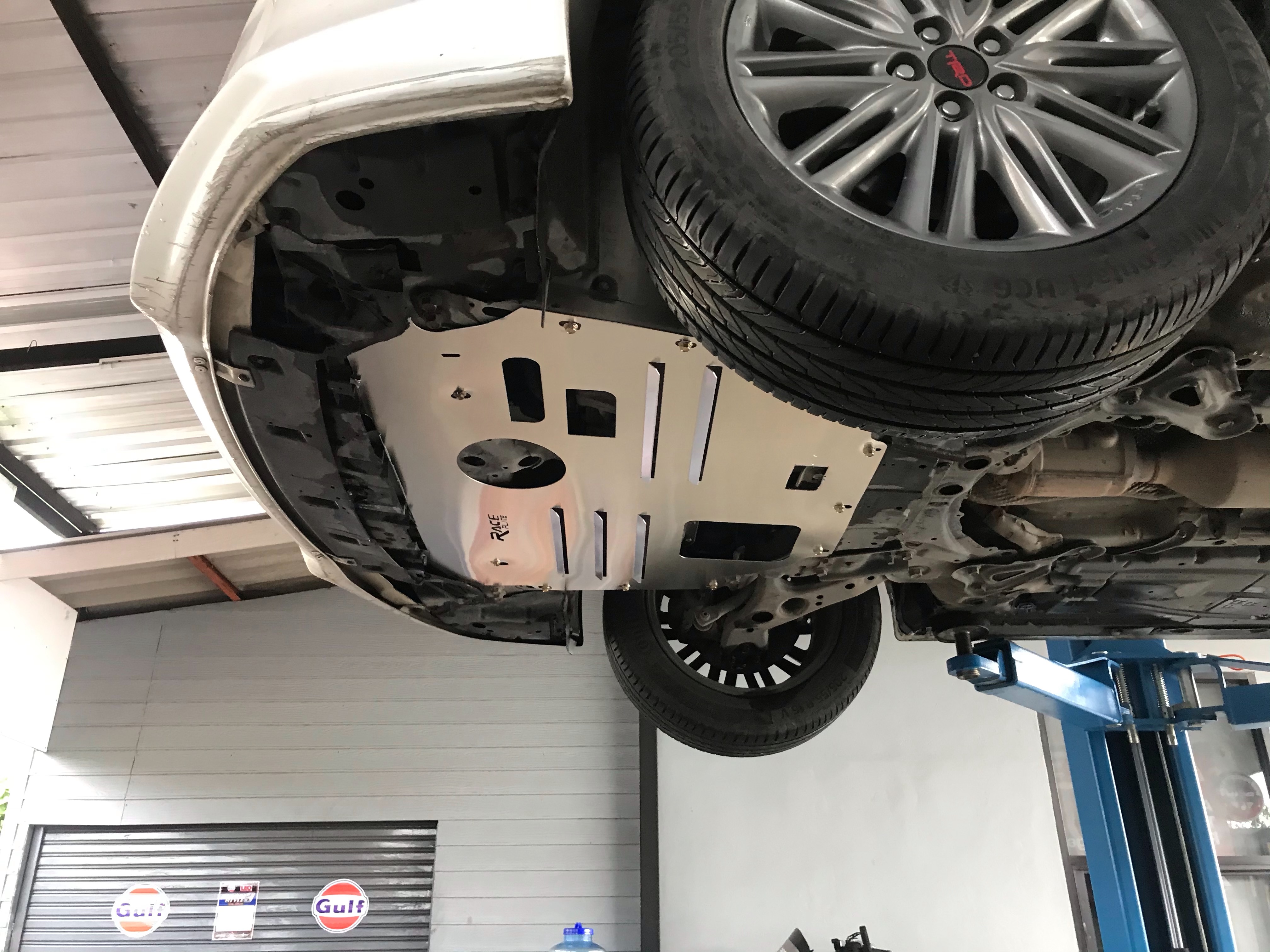 แผ่นปิดใต้ห้องเครื่องอลูมิเนียม Toyota Prius Raceplate_Undertray