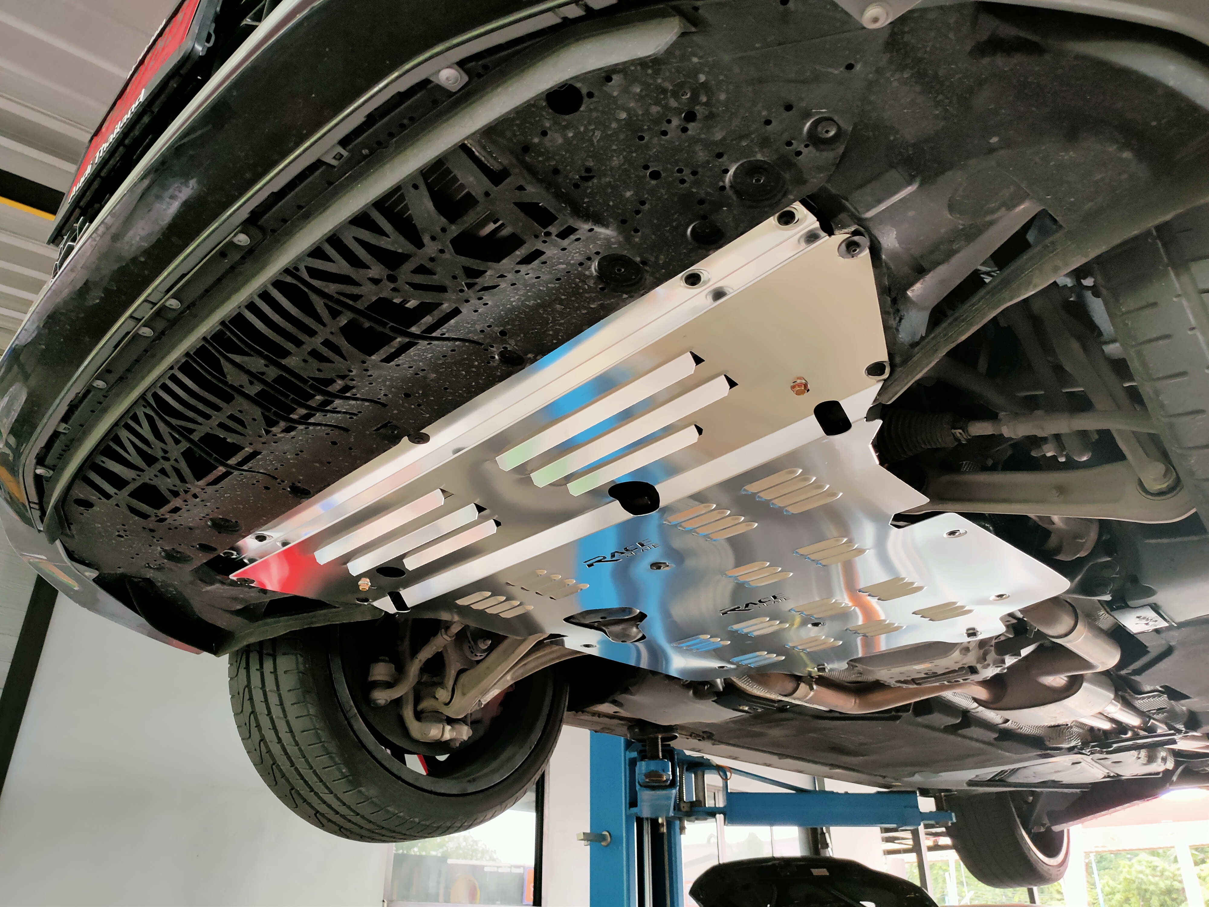 แผ่นปิดใต้ห้องเครื่องอลูมิเนียม Audi A5 2018 Raceplate_Undertray