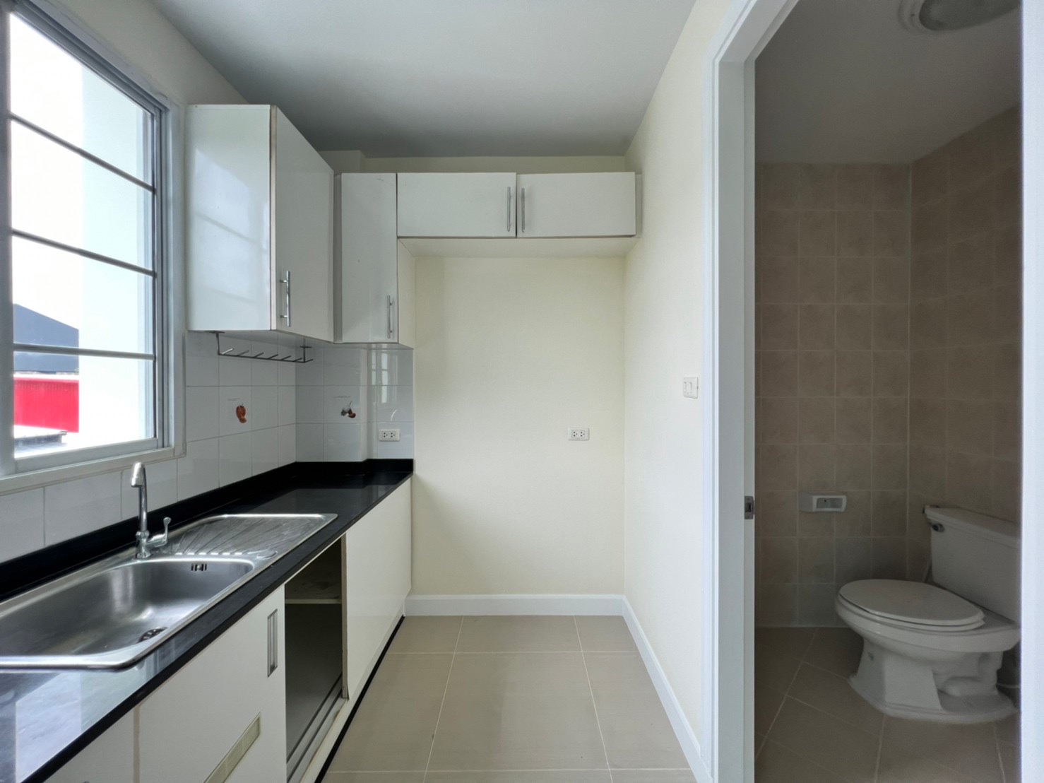 ให้เช่า โฮมออฟฟิศ สูง 4 ชั้น เพียง 31,000 บาท โครงการ Plus Park Avenue Lasalle-Srinagarindra