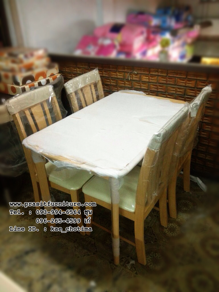 ชุดโต๊ะอาหารไม้ยางพารา 4 ที่นั่ง รุ่น ซันโตรี่