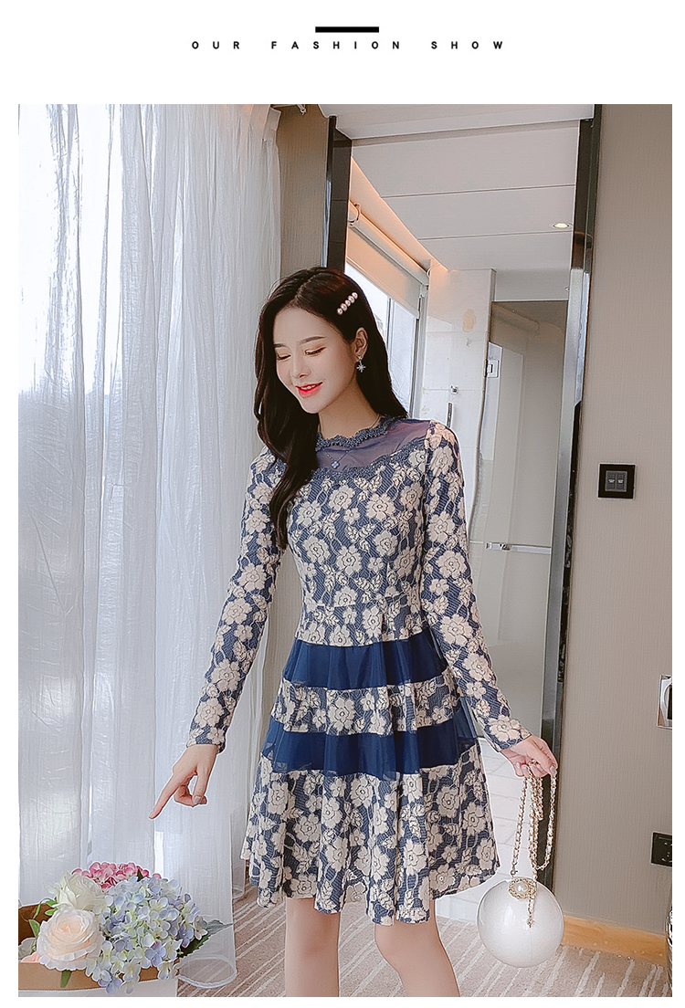 ชุดเดรสสีน้ำเงิน ผ้าลูกไม้เนื้อดี พื้นสีน้ำเงิน ทอลายดอกไม้สีครีม แขนยาว ส่งฟรี