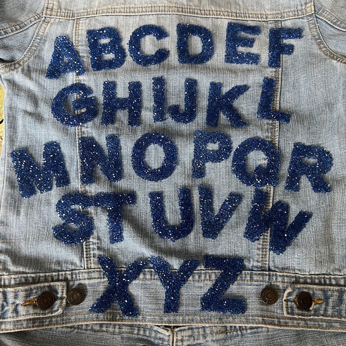 ตัวอักษร เพชรวิบวับ คริสตัล ตัวรีดติดเสื้อ ตัวรีด ติดกระเป๋า ติดหมวก ติดแจ๊คเก็ต อักษรภาษาอังกฤษ Alphabet Patch