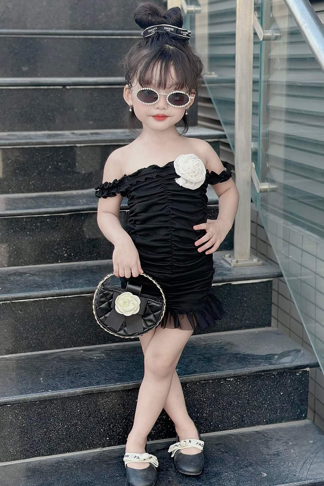 💜พร้อมส่ง💜ชุดเด็กผู้หญิง/JC39_เดรสดำดอกไม้ขาว