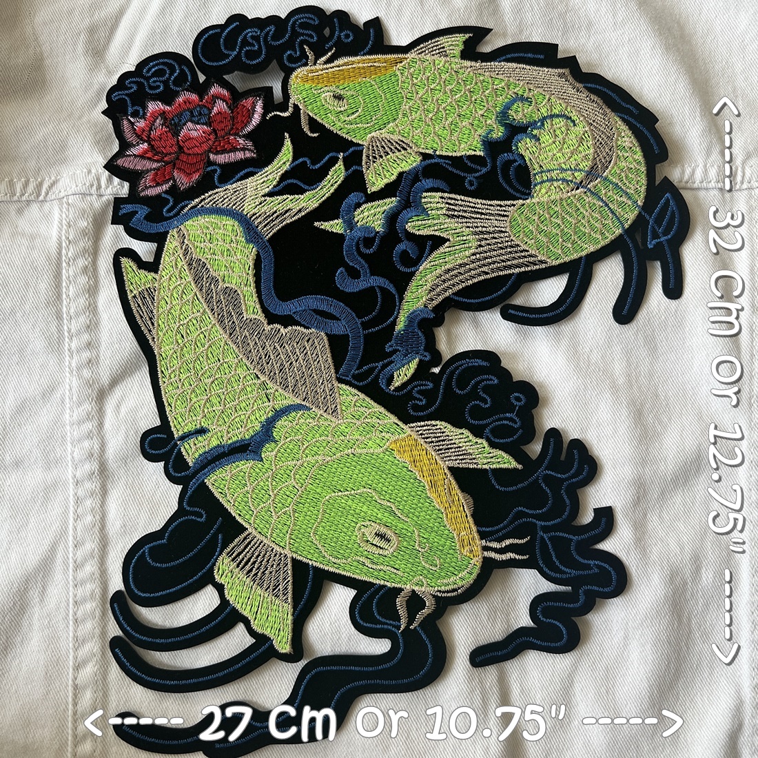 ปลาคาร์ฟ ญี่ปุ่น ตัวรีดติดเสื้อ อาร์มรีด อาร์มปัก ตกแต่งเสื้อผ้า หมวก กระเป๋า แจ๊คเก็ตยีนส์ Embroidered Iron on Patch ไซส์ใหญ่