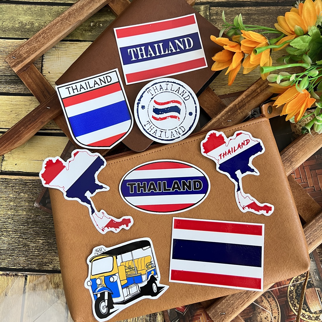 สติกเกอร์ ธงชาติ ประเทศไทย เคลือบกันน้ำ ลายแนวๆ ไดคัท ติดกระเป๋าเดินทาง โน้ตบุ๊ค เคสโทรศัพท์ กระบอกน้ำ Waterproof Decal Sticker