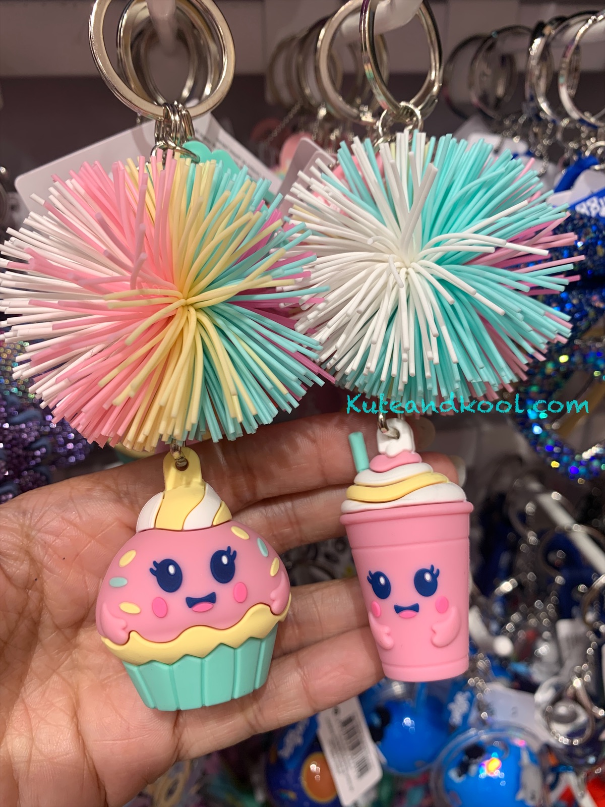 พวงกุญแจ Smiggle keychain - pom pom