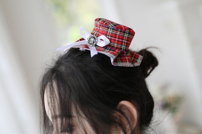 K307 ชุดตาข่ายแฟนซี ชุดตาข่ายมาในสไตล์ชุดคอสเพลย์นักเรียน ตัวชุดผสมผสานกันระหว่างชุดตาข่ายกับกระโปรงผ้าลายสก๊อต มาพร้อมกับหมวกใบเล็กลายสก๊อตน่ารักและถุงมือแบบเกี่ยวนิ้วอีก1คู่ตามรูปเลยค่ะ