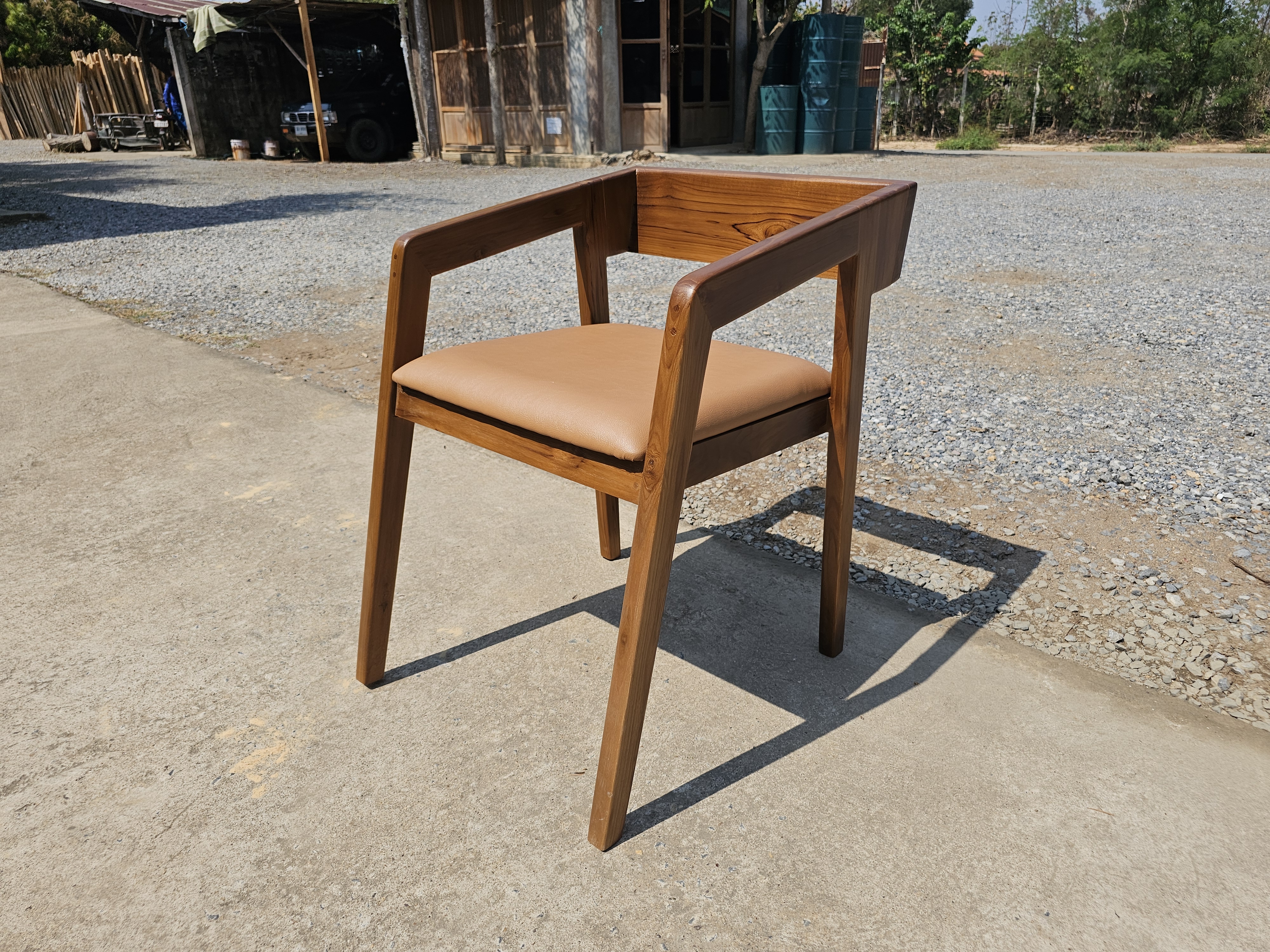 เก้าอี้แขนสโลปพนักกว้างเพิ่มเบาะ