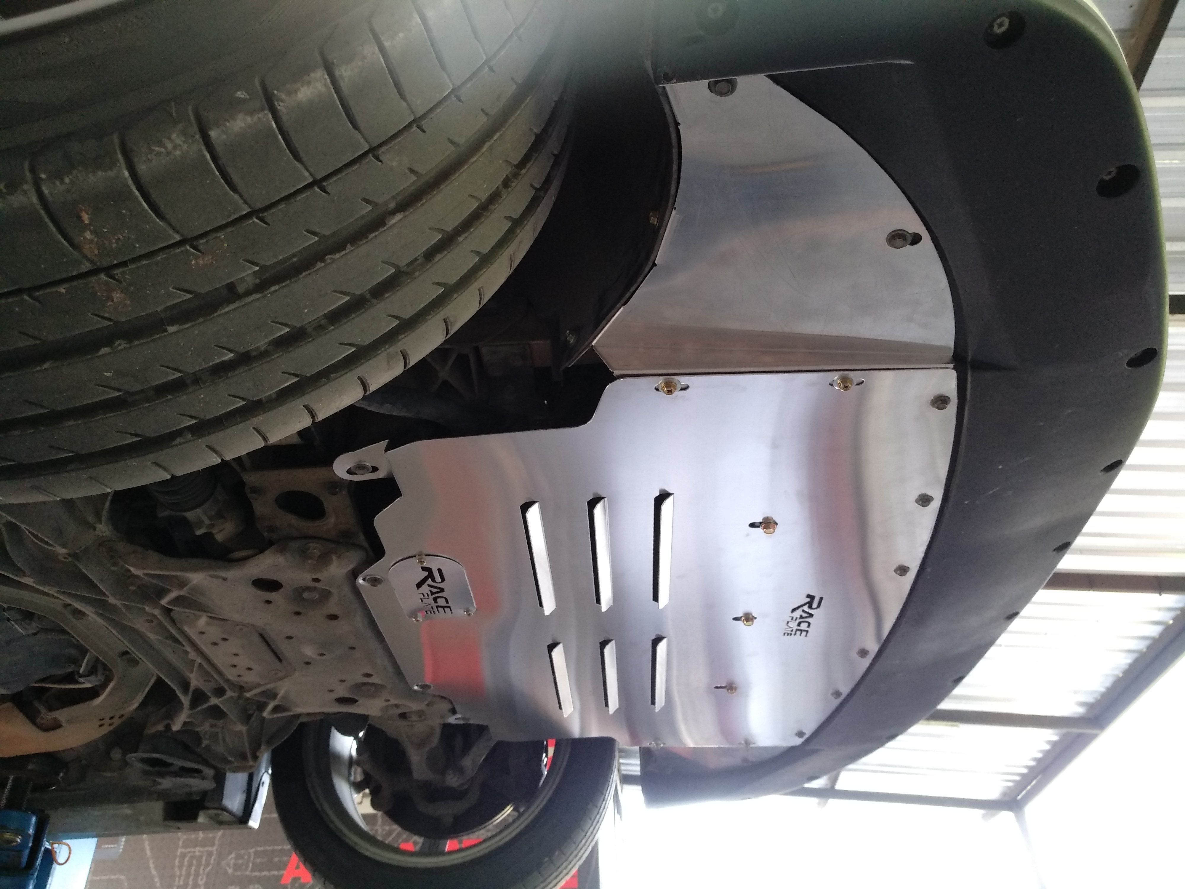 แผ่นปิดใต้ห้องเครื่องอลูมิเนียม Nissan 370Z Nismo Version Raceplate_Undertray