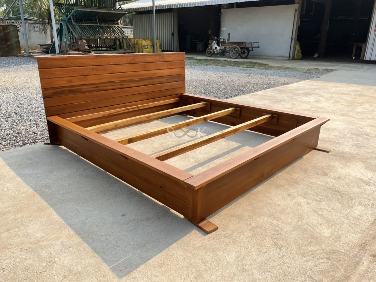 เตียงญี่ปุ่นพื้นสูง