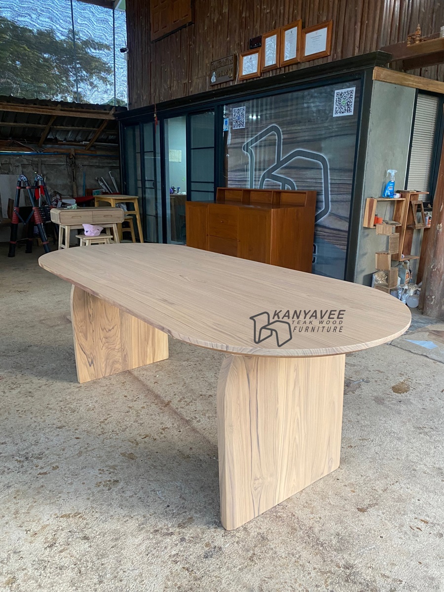 โต๊ะมินิมอลวงรีไม้สักสีมูจิ