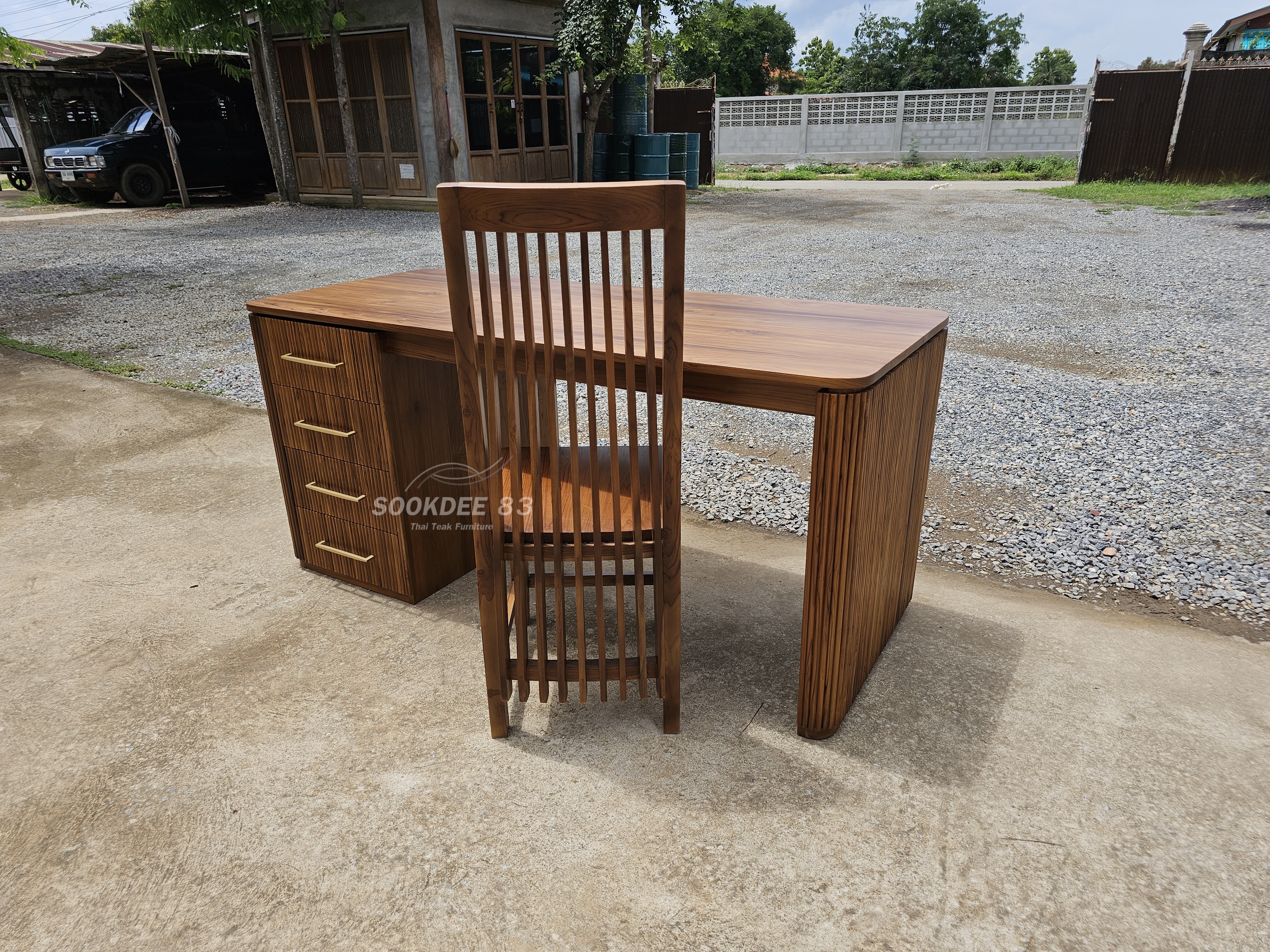โต๊ะทำงานประดับซี่ พร้อมเก้าอี้ (ไม่รวมมือจับ)