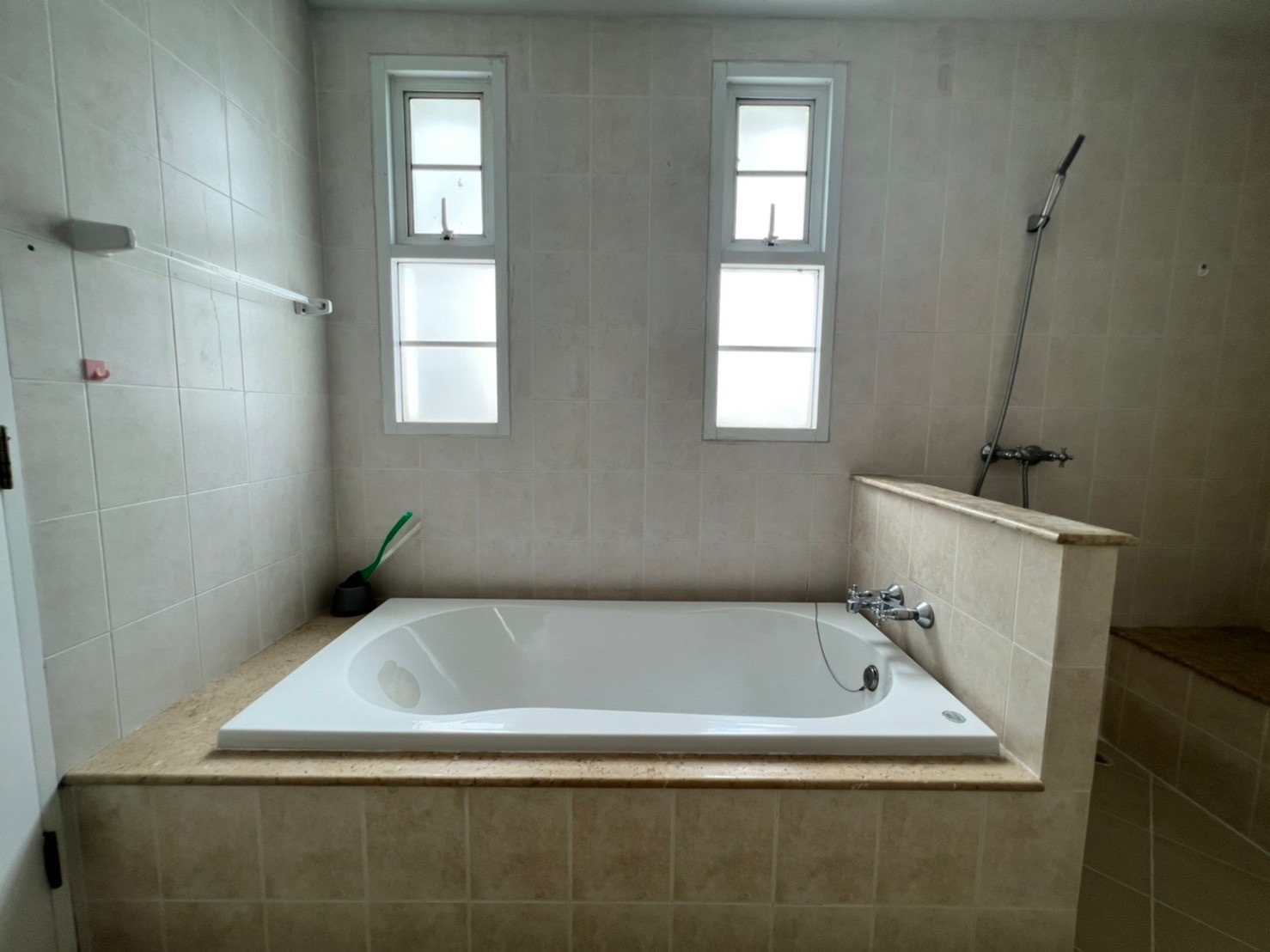 ให้เช่า โฮมออฟฟิศ สูง 4 ชั้น เพียง 31,000 บาท โครงการ Plus Park Avenue Lasalle-Srinagarindra