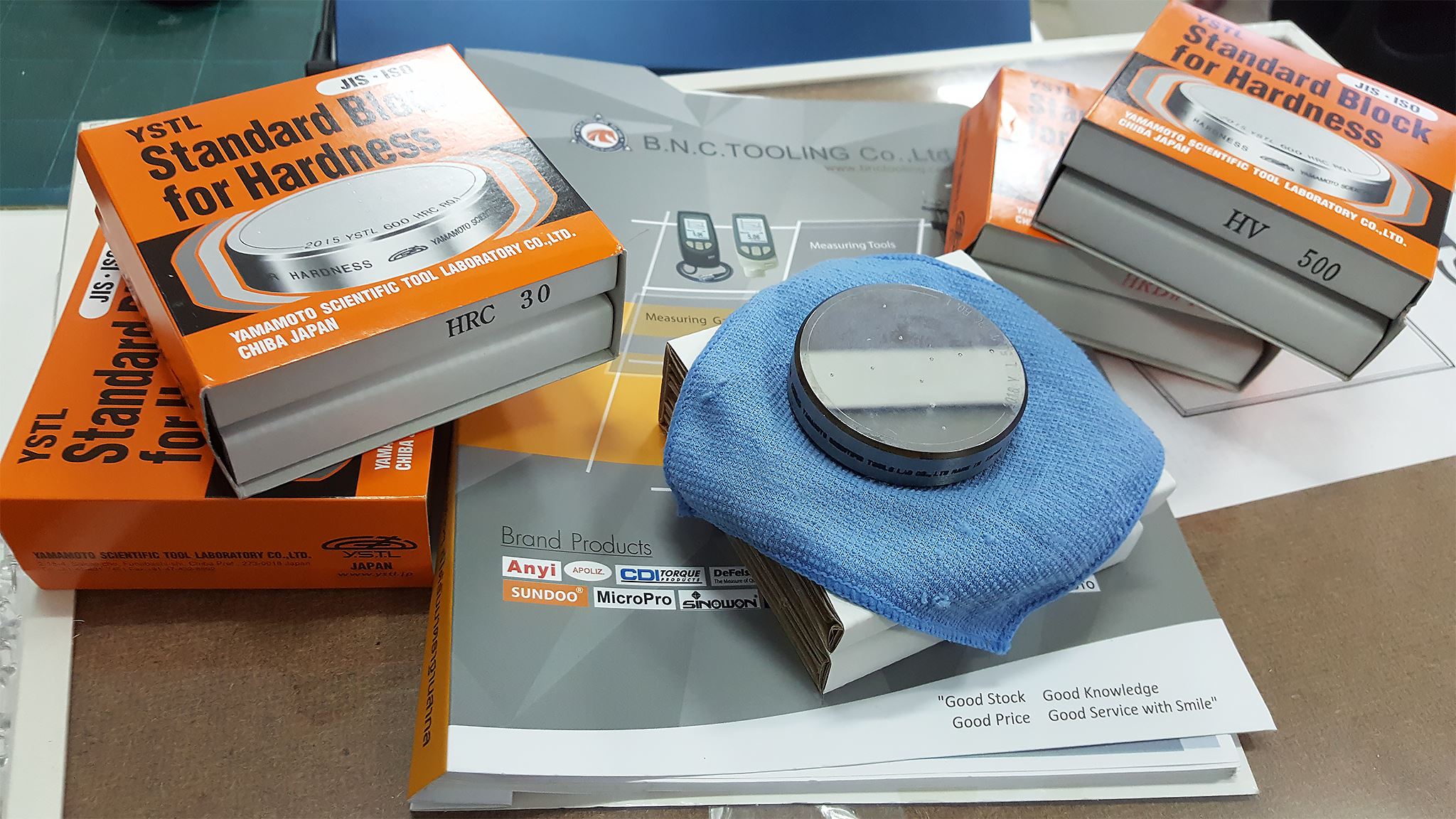 ทดสอบความแข็ง แท่งทดสอบเครื่องวัดความแข็ง STANDARD BLOCKS FOR RELIABLE HARDNESS TESTS