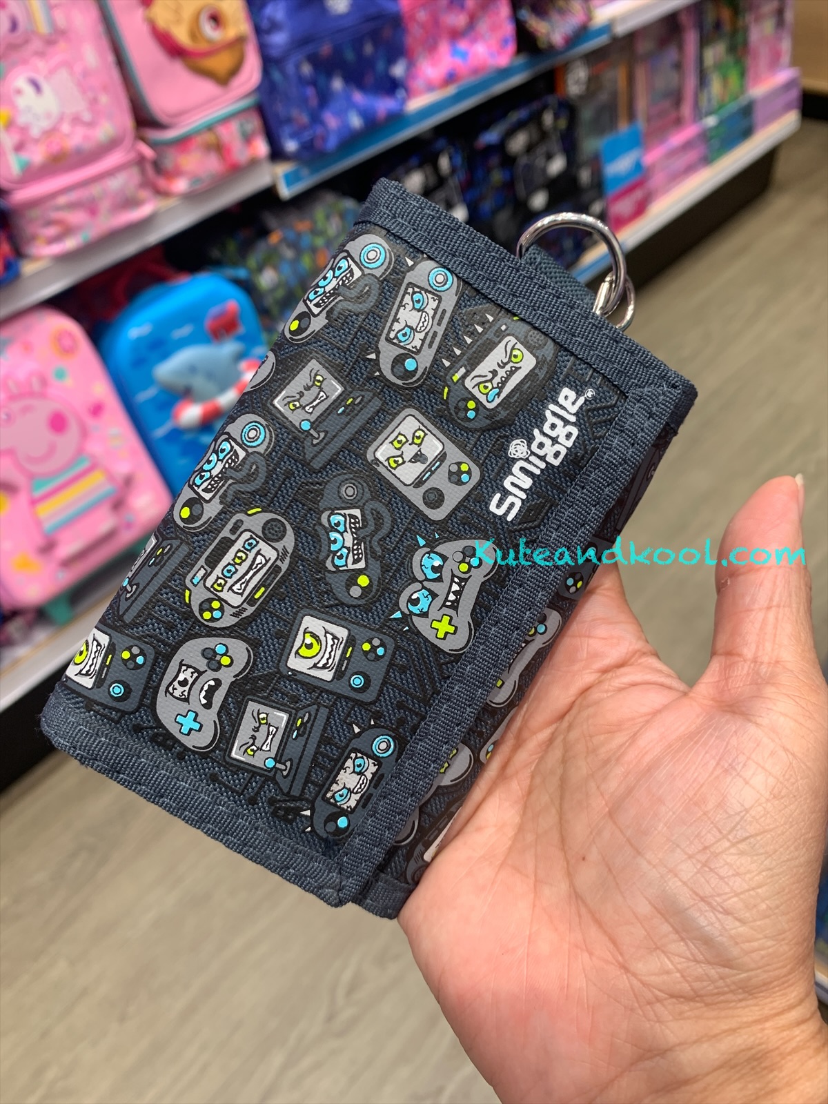 กระเป๋าตัง smiggle wallet with lanyard - เกมส์เทา
