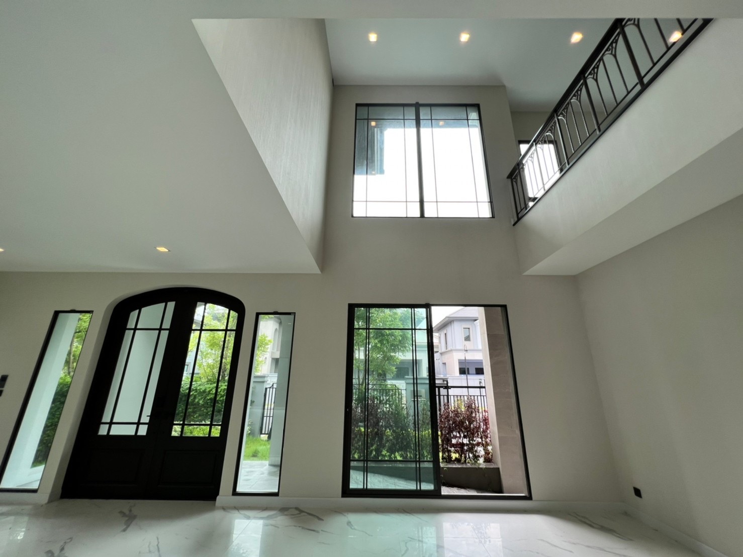 ขาย บ้านใหม่ แบบ BARE SHELL ไม่เคยเข้าอยู่ โครงการ Grand Bangkok Boulevard บางนา-อ่อนนุช