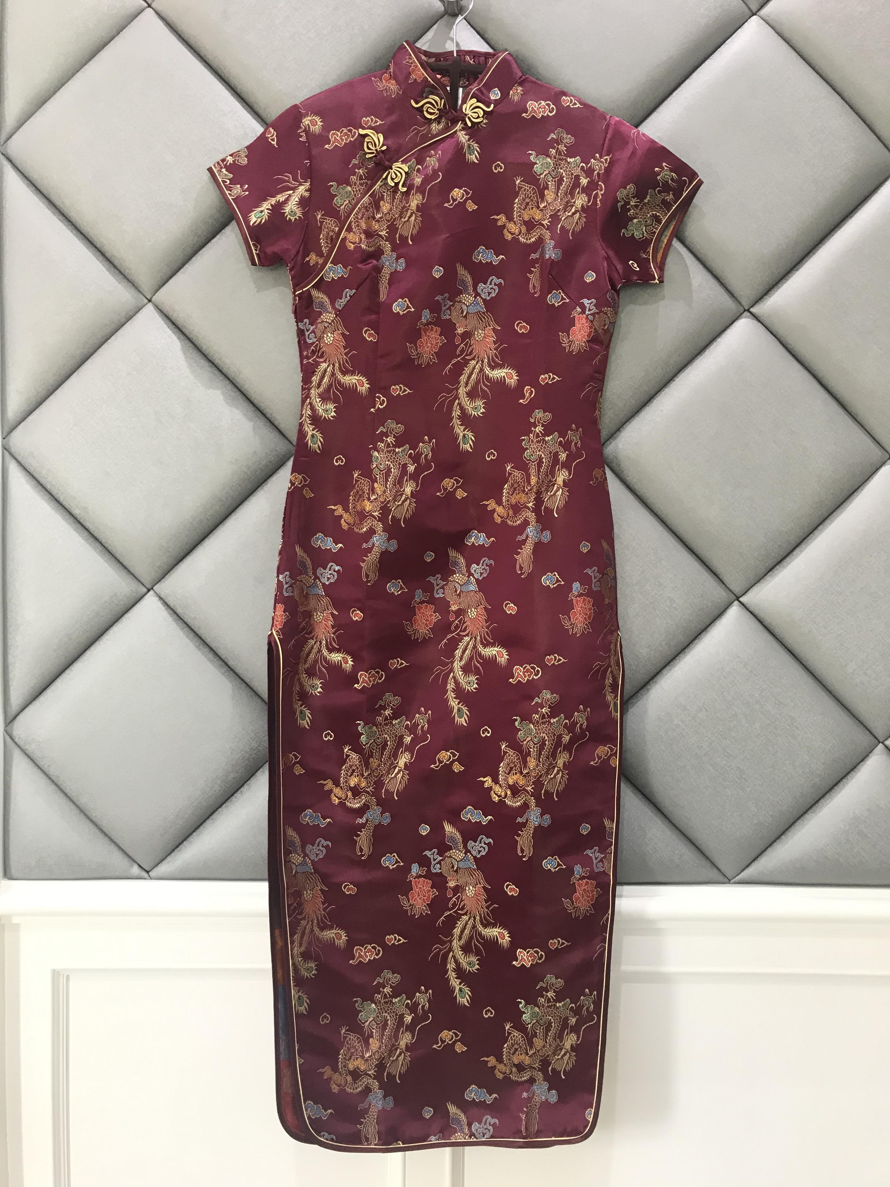 กี่เพ้ายาวสีไวน์แดง ทอลายมังกรและนกฟีนิกซ์ ส่งฟรี ems