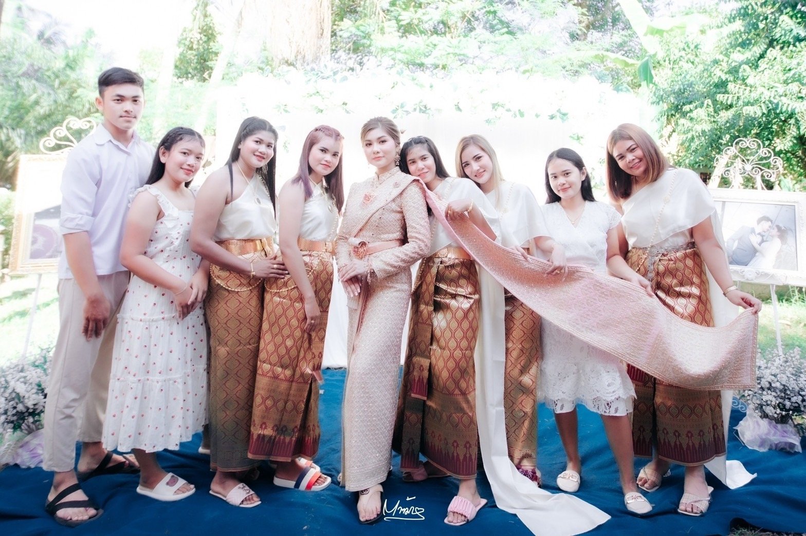 ชุดเพื่อนเจ้าสาว (สไบ+ผ้าถุง)