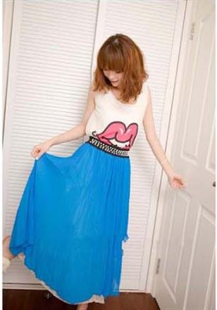 กระโปรงผ้าชีฟองอัดพลีตสีน้ำเงิน แต่งด้านข้างเก๋ๆๆด้วยผ้าลูกกไม้สีขาว ส่งฟรี ems