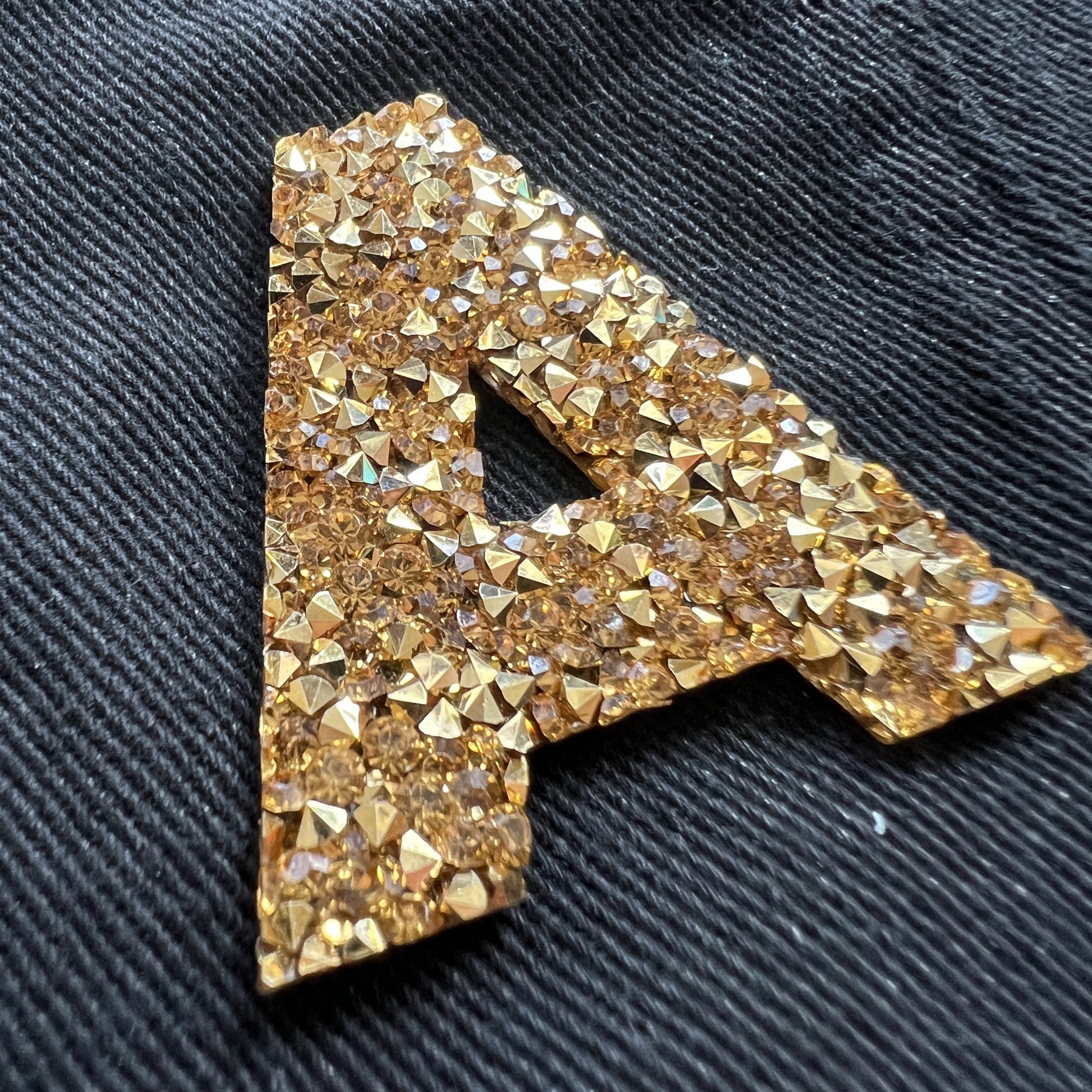 ตัวอักษร เพชรวิบวับ คริสตัล ตัวรีดติดเสื้อ ตัวรีด ติดกระเป๋า ติดหมวก ติดแจ๊คเก็ต อักษรภาษาอังกฤษ Alphabet Patch