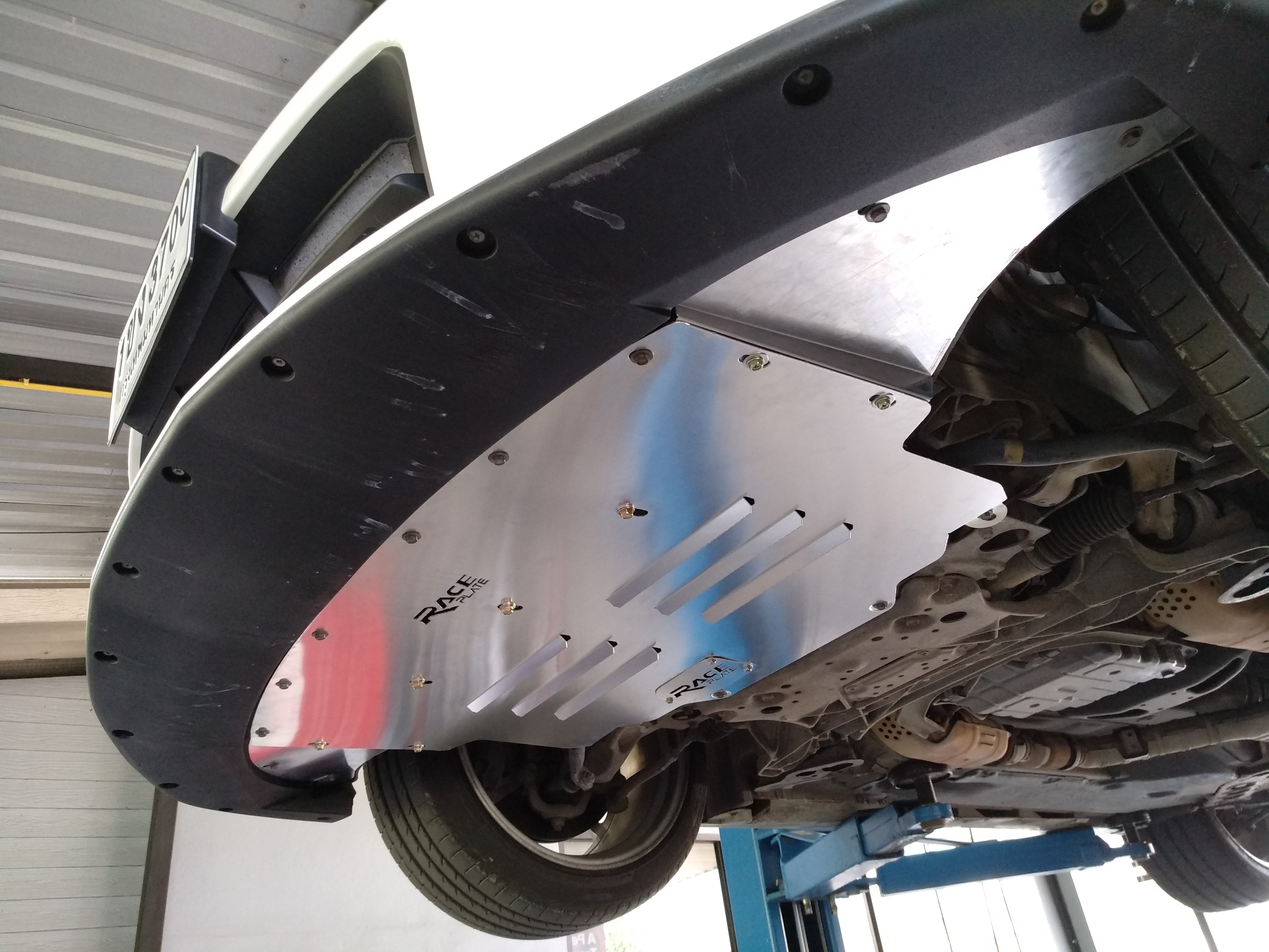 แผ่นปิดใต้ห้องเครื่องอลูมิเนียม Nissan 370Z Nismo Version Raceplate_Undertray