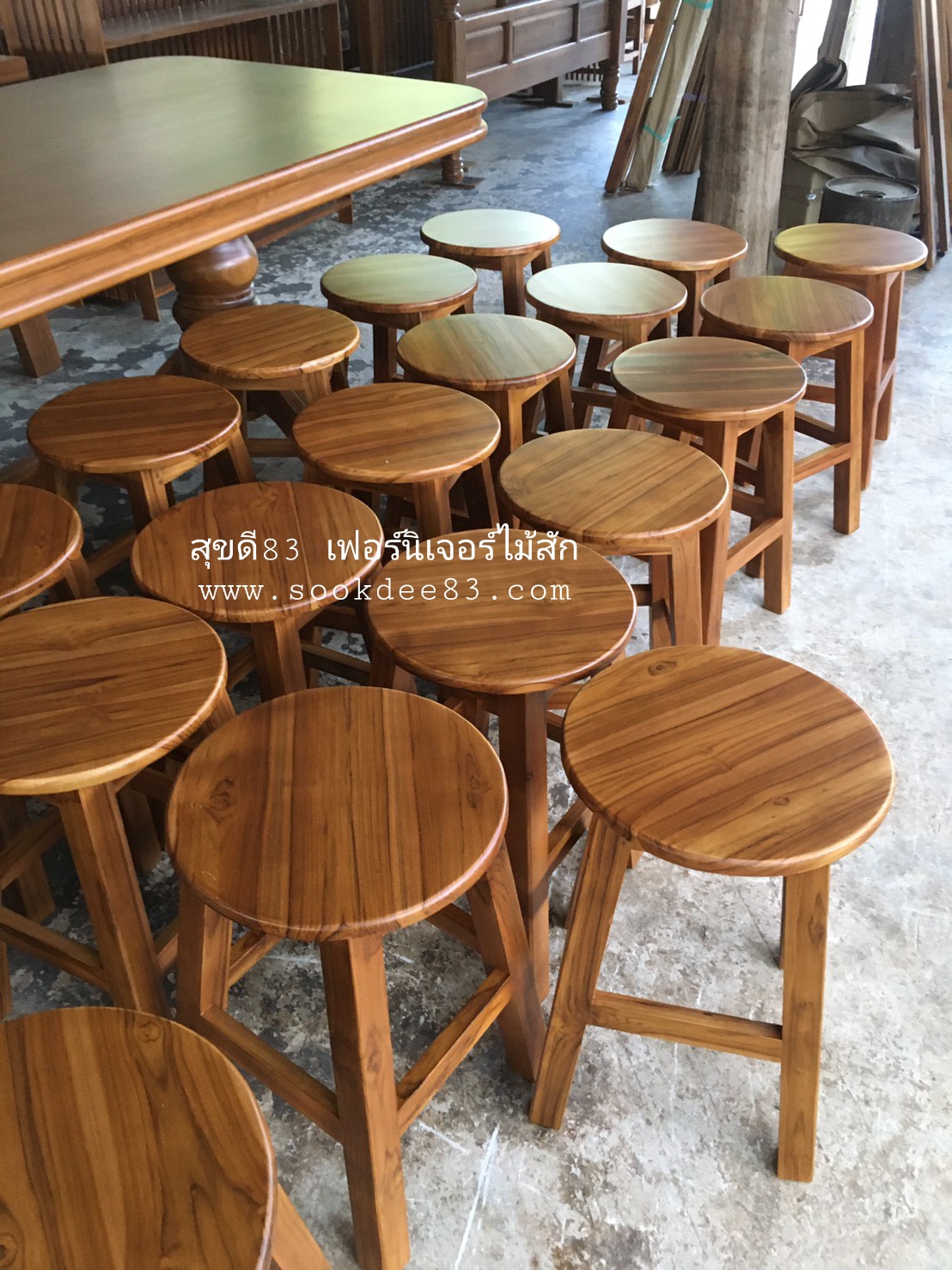 เก้าอี้นั่งไม่มีพนักแบบกลม