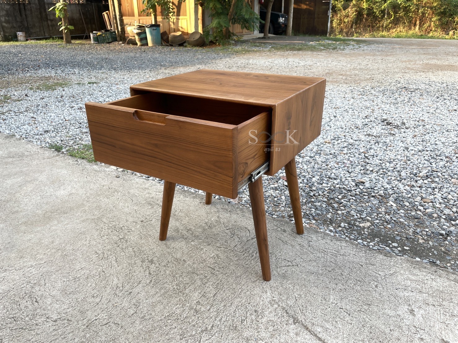 ตู้หัวเตียงมินิมอลขายาว