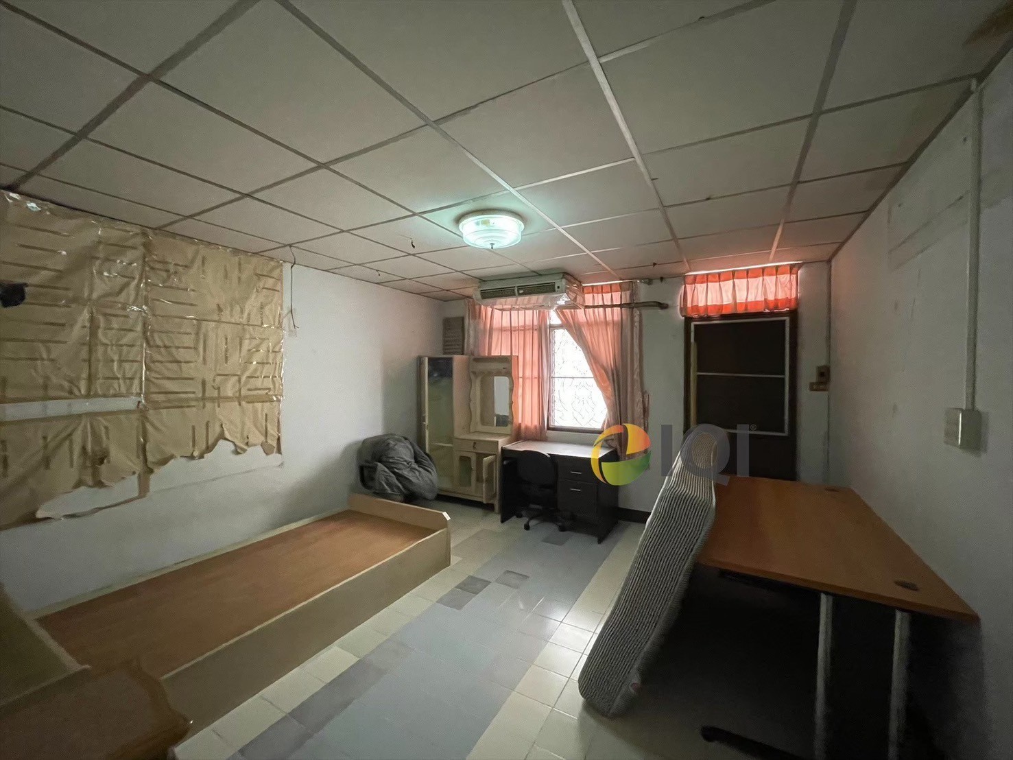 ทาวน์เฮาส์ 3 ชั้น ซอยบรมราชชนนี 11 หลังห้างเซ็นทรัลปิ่นเกล้า สภาพดี พร้อมอยู่