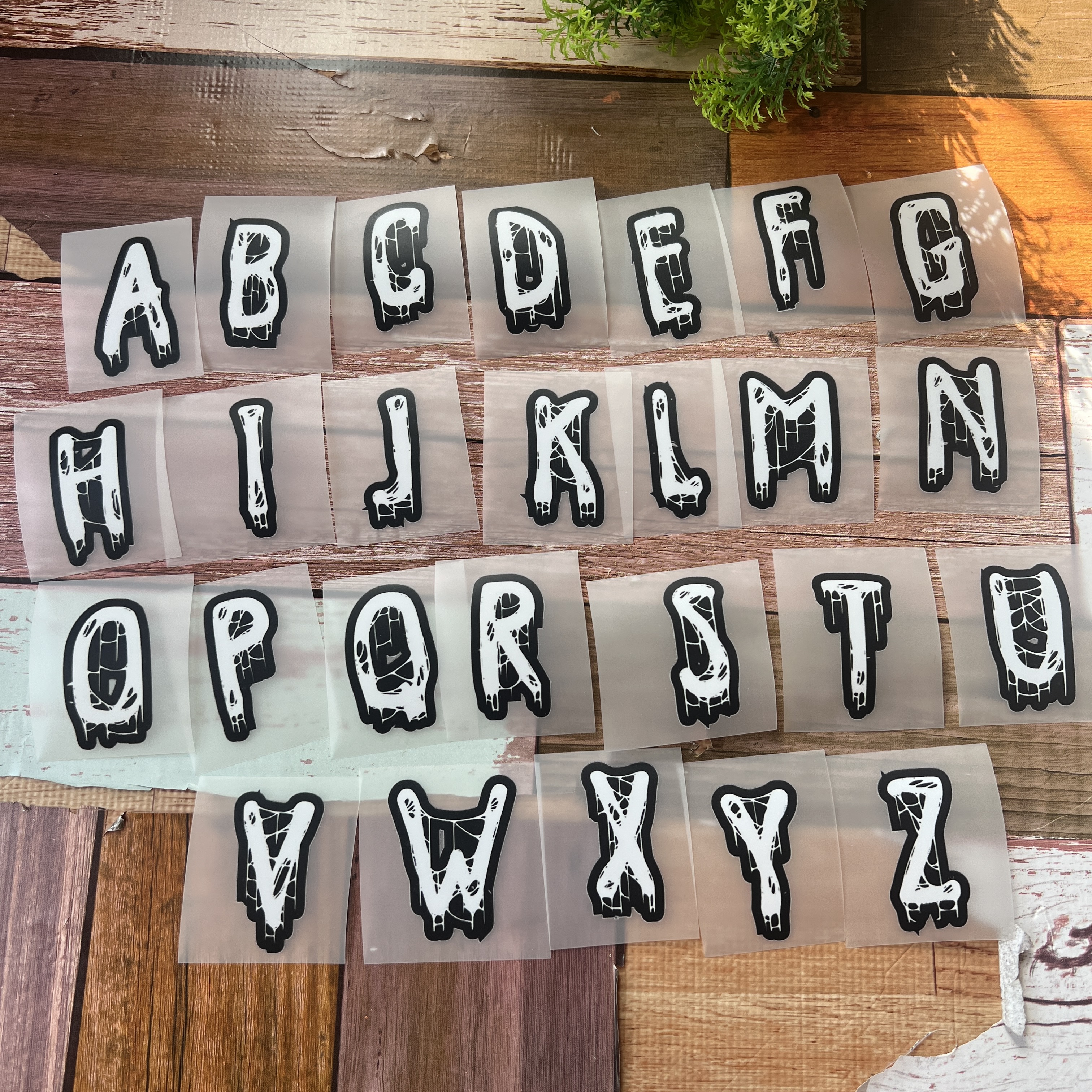 ตัวรีดติดเสื้อ ตัวรีดตัวอักษร ใยแมงมุม ขาว แบบสติกเกอร์ รีดแล้วลอก สกรีนลาย ตัวรีดDFT DTF ART Alphabet Letter