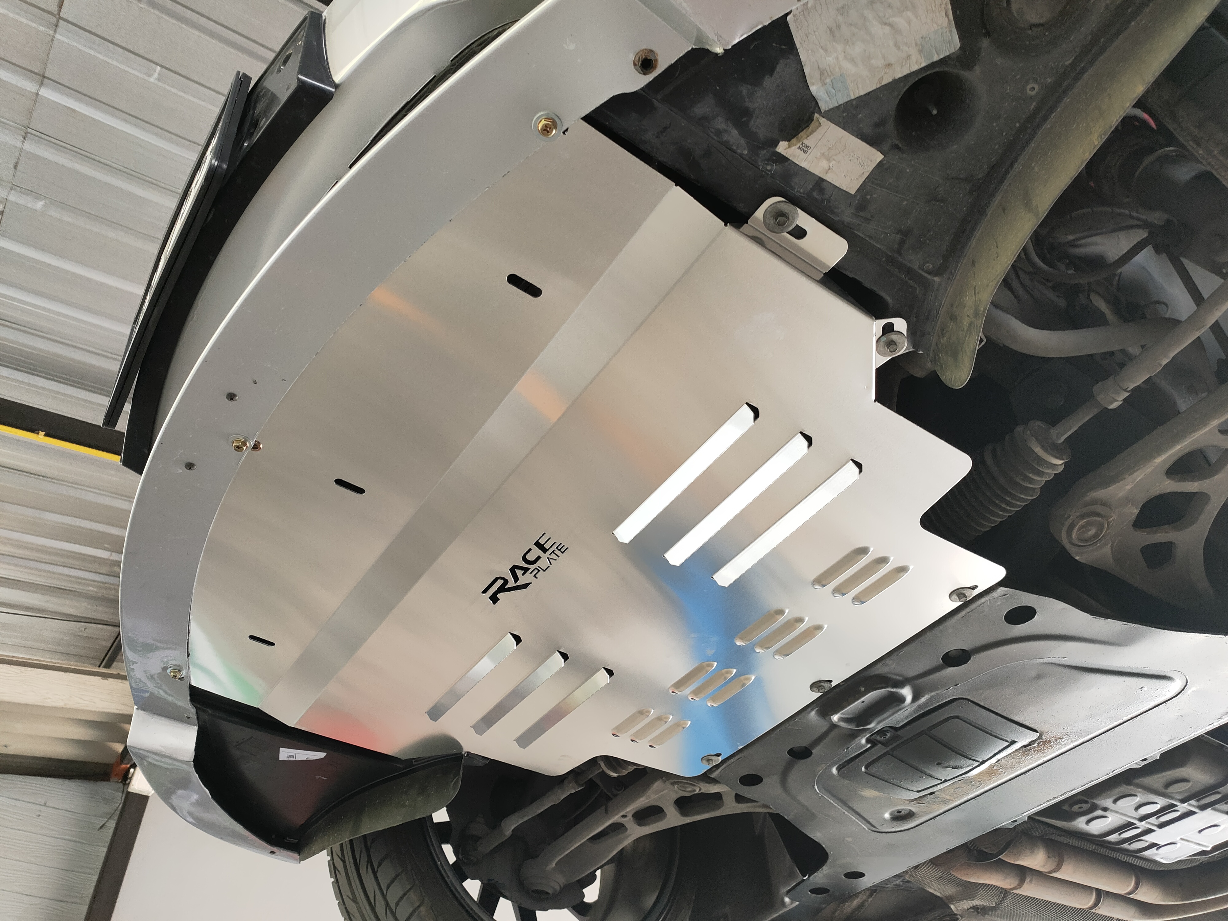 แผ่นปิดใต้ห้องเครื่องอลูมิเนียม BMW Z4 E85 Raceplate_Undertray