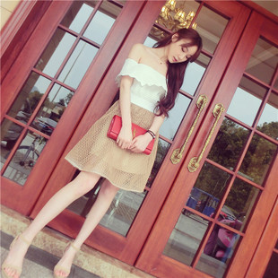 เดรสเกาะอกผ้าถัก ตัวเสื้อสีขาว เกาะอก คล้องมาที่แขน ส่งฟรี ems