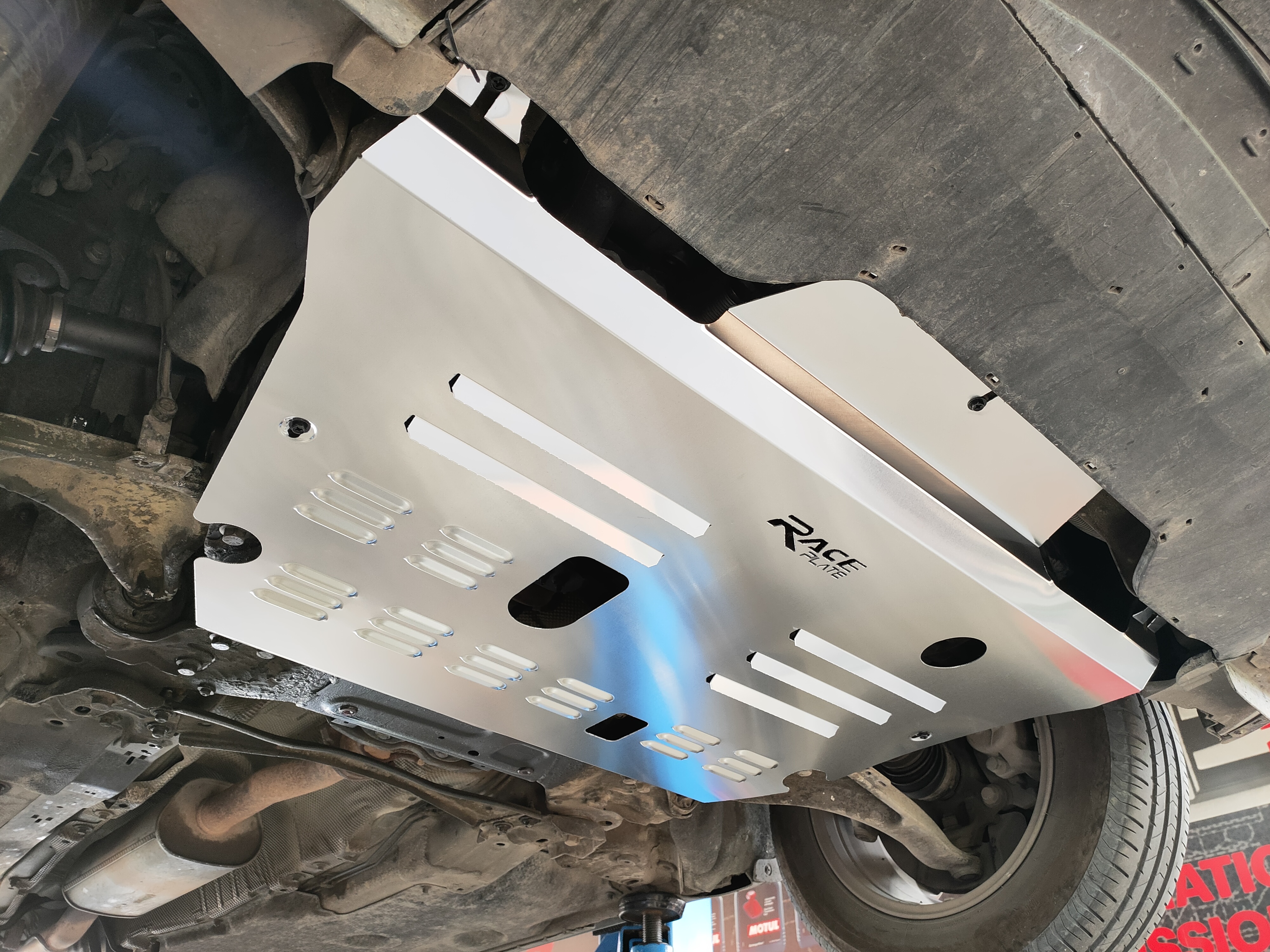 แผ่นปิดใต้ห้องเครื่องอลูมิเนียม Volvo S80 Raceplate_Undertray