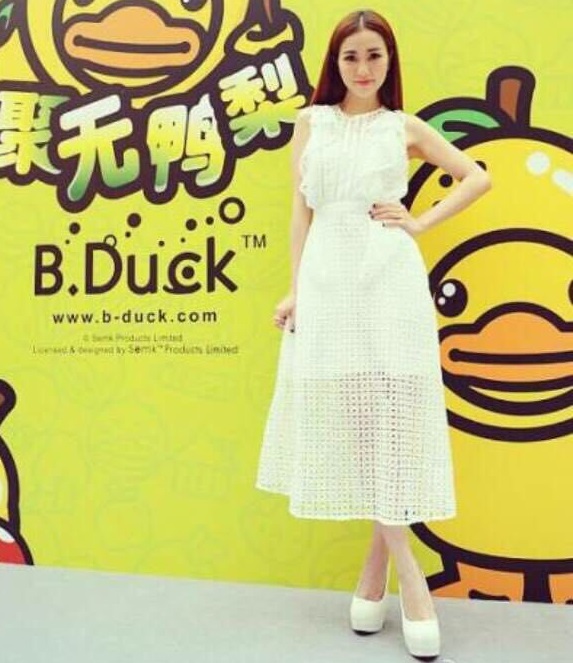 ชุดเดรสยาวผ้าถักโครเชต์แขนกุดสีขาว ส่งฟรี ems