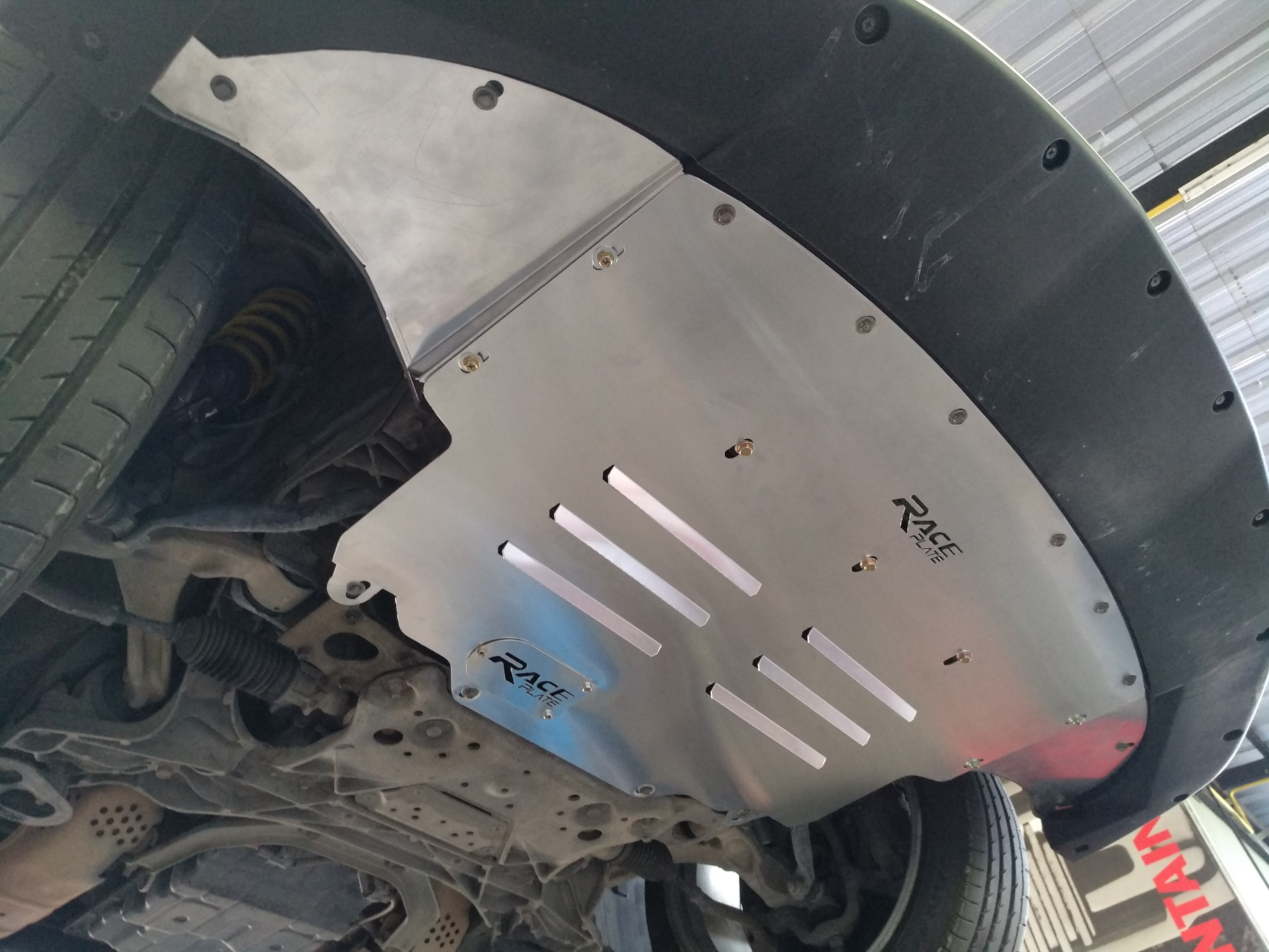 แผ่นปิดใต้ห้องเครื่องอลูมิเนียม Nissan 370Z Nismo Version Raceplate_Undertray