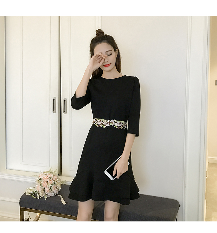 ชุดเดรสสีดำ แขนยาวสามส่วน ส่งฟรี ems