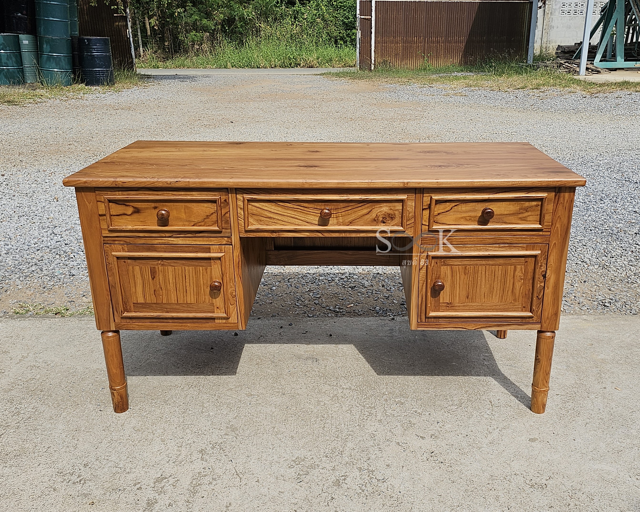 โต๊ะทำงานคลาสสิค