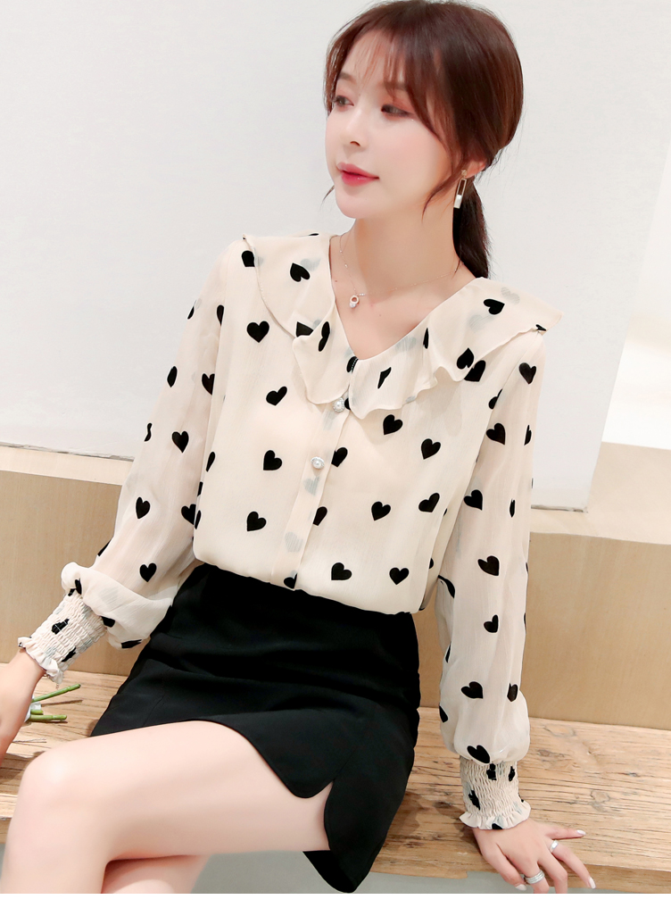 เสื้อสีครีมลายรูปหัวใจสีดำ เสื้อใส่ทำงานสวยๆๆ ส่งฟรี ems