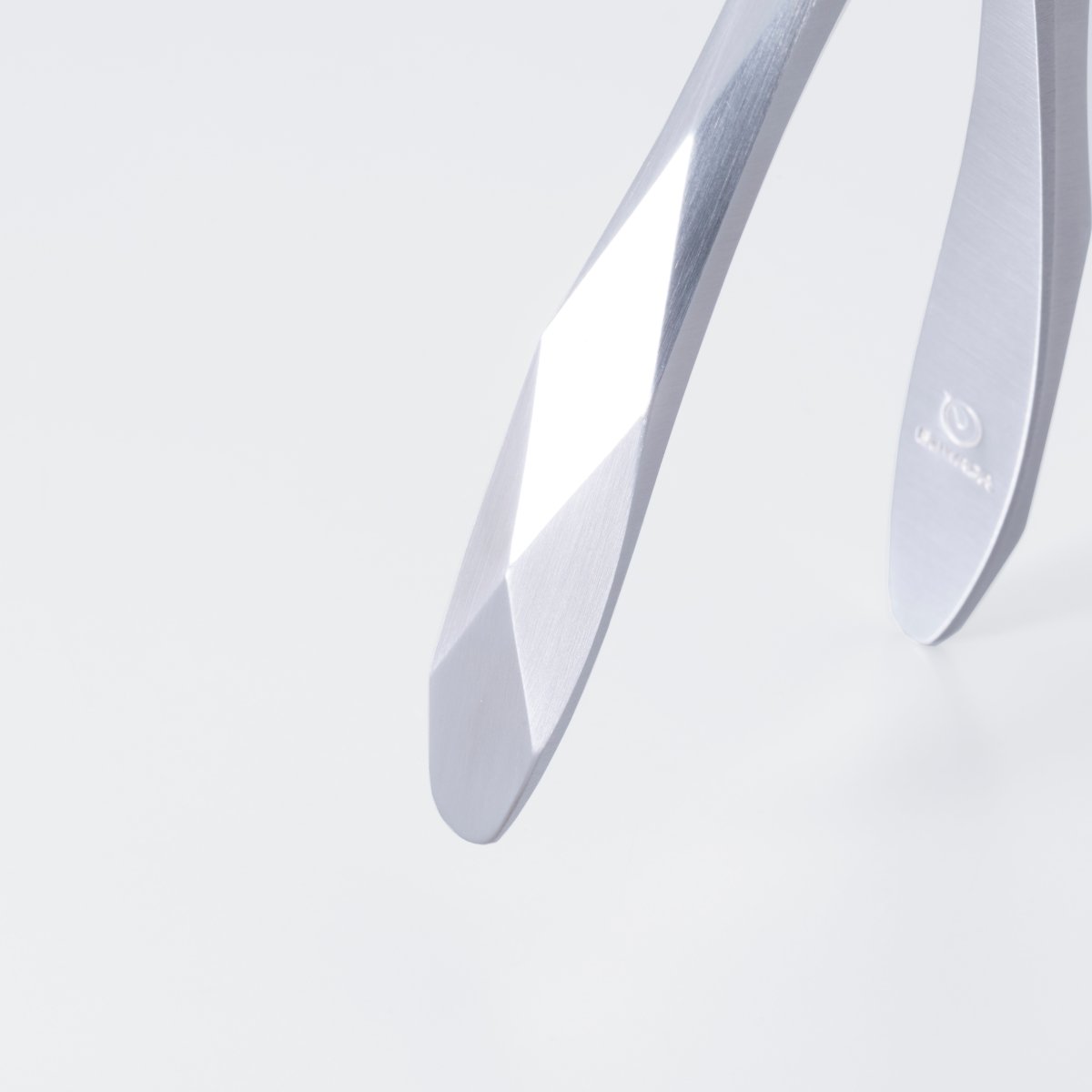 SUWADA Nail Clipper DIAMOND ออกแบบมาพิเศษ โดยเฉพาะที่ด้ามจับ ทำให้ง่ายต่อการถือ ขนาด L