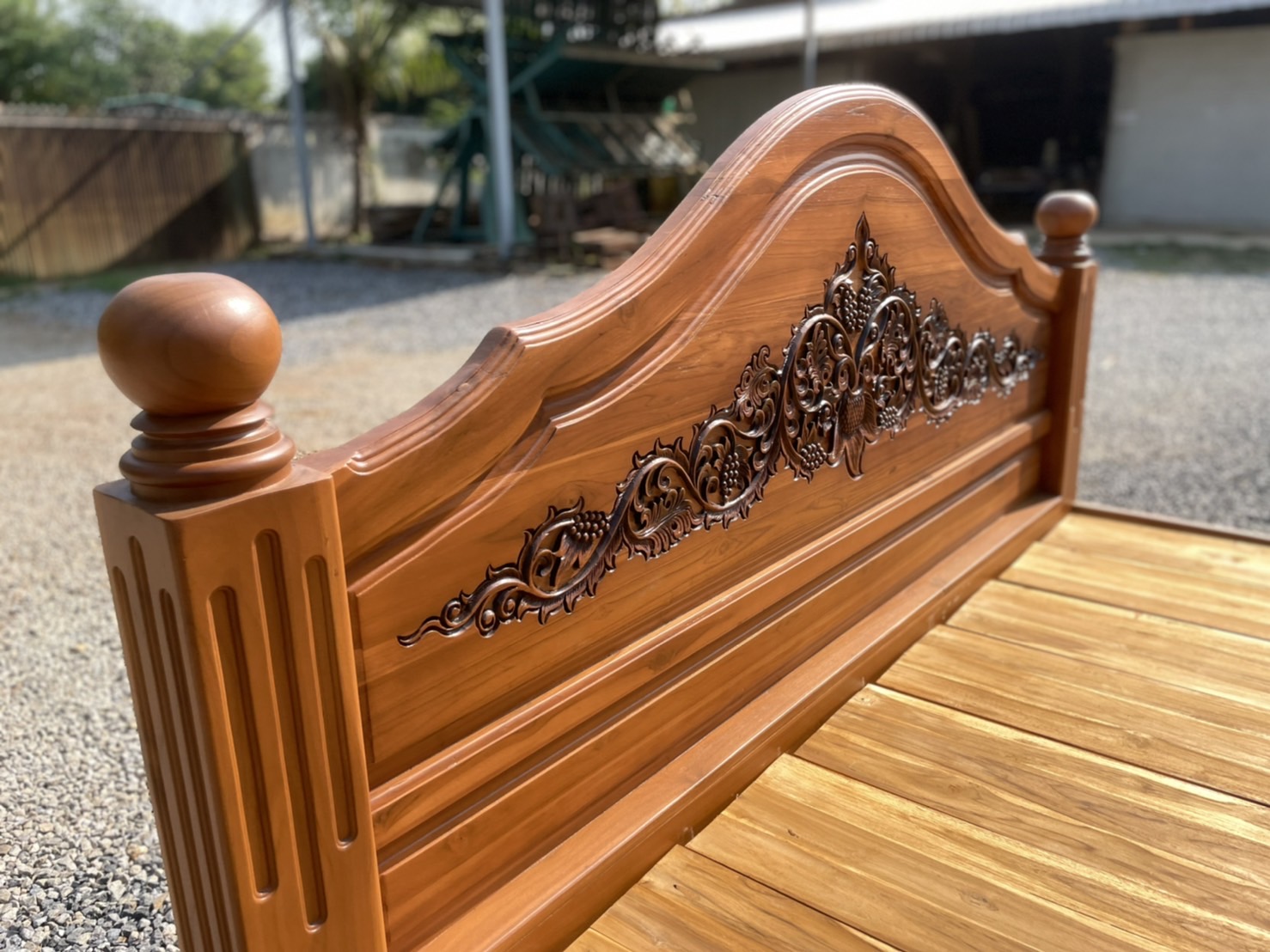 เตียงหลุยส์แกะลายเต็ม